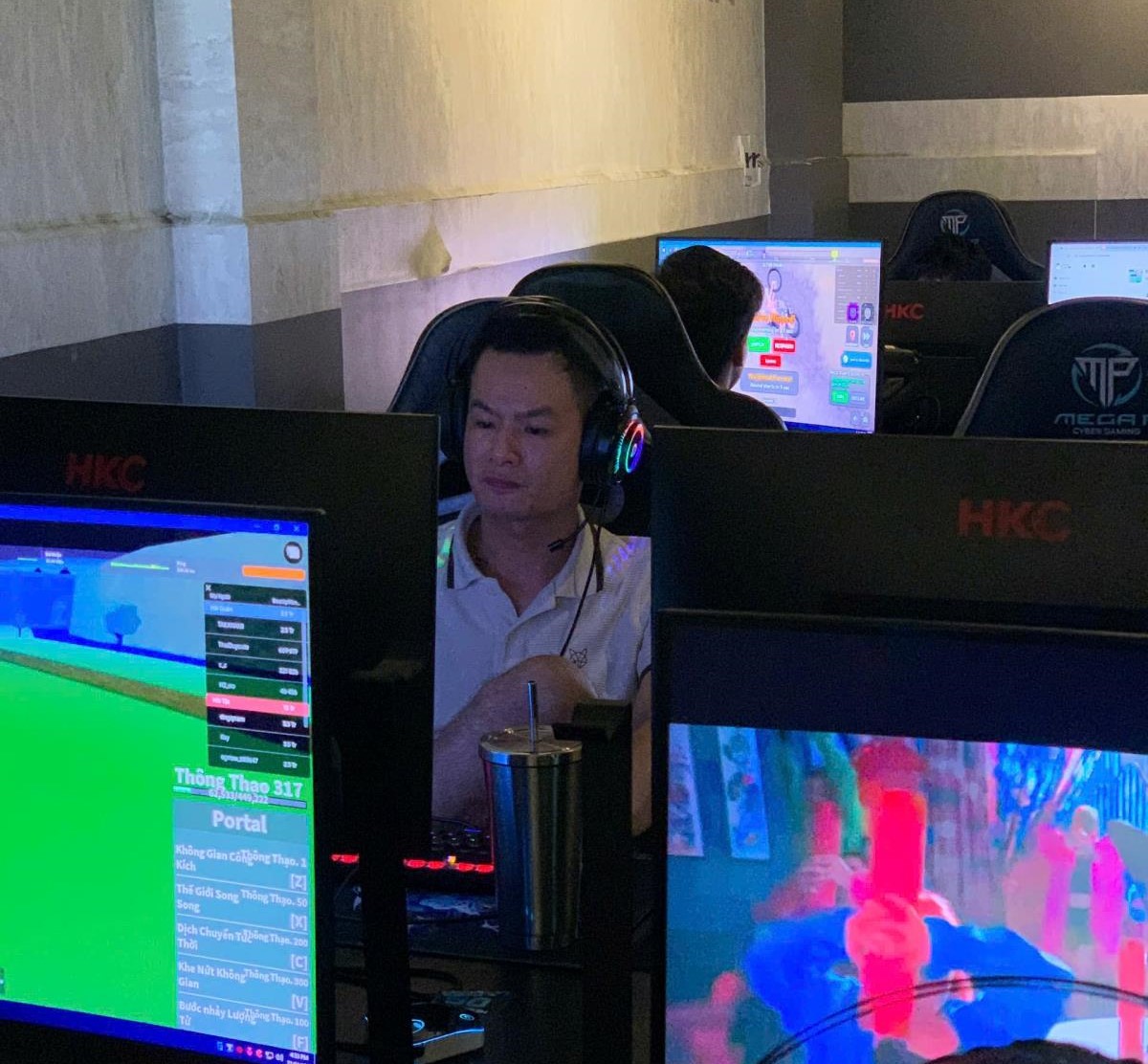 Đang chơi game trong tiệm net, bị giật t&uacute;i x&aacute;ch- Ảnh 2.