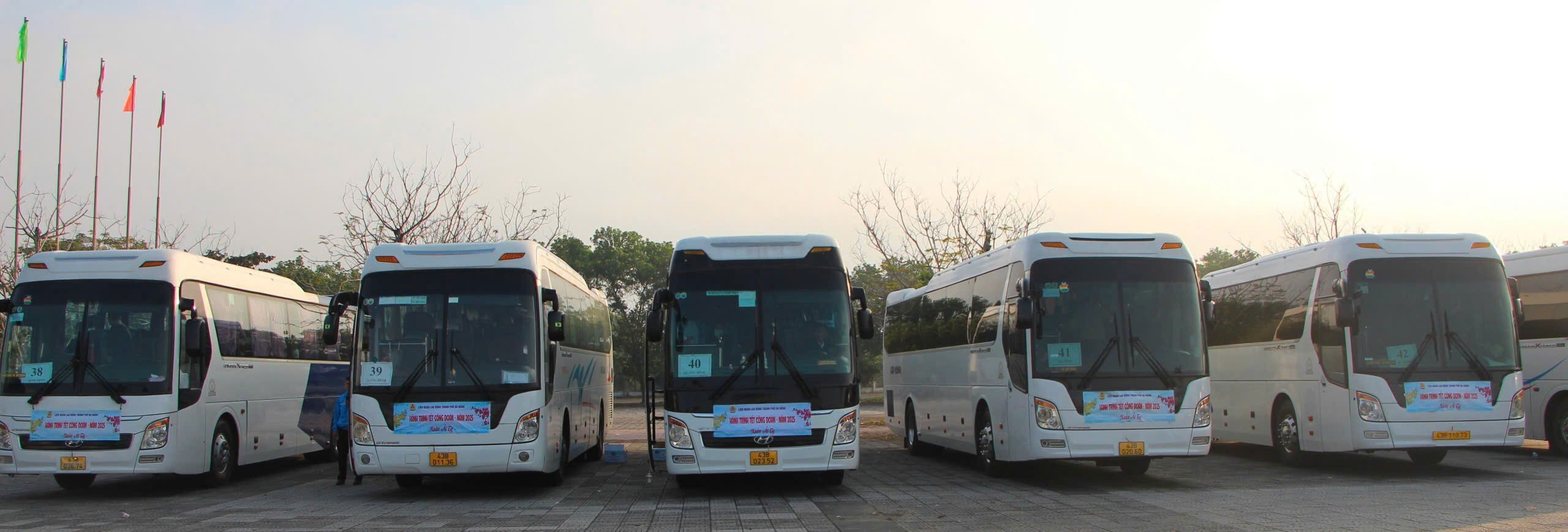 Từng chuyến xe C&ocirc;ng đo&agrave;n đưa Tết gần hơn với người lao động Đ&agrave; Nẵng- Ảnh 1.