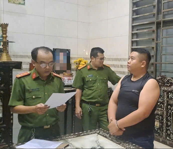 Bắt tạm giam 2 cựu cán bộ ngân hàng- Ảnh 1.