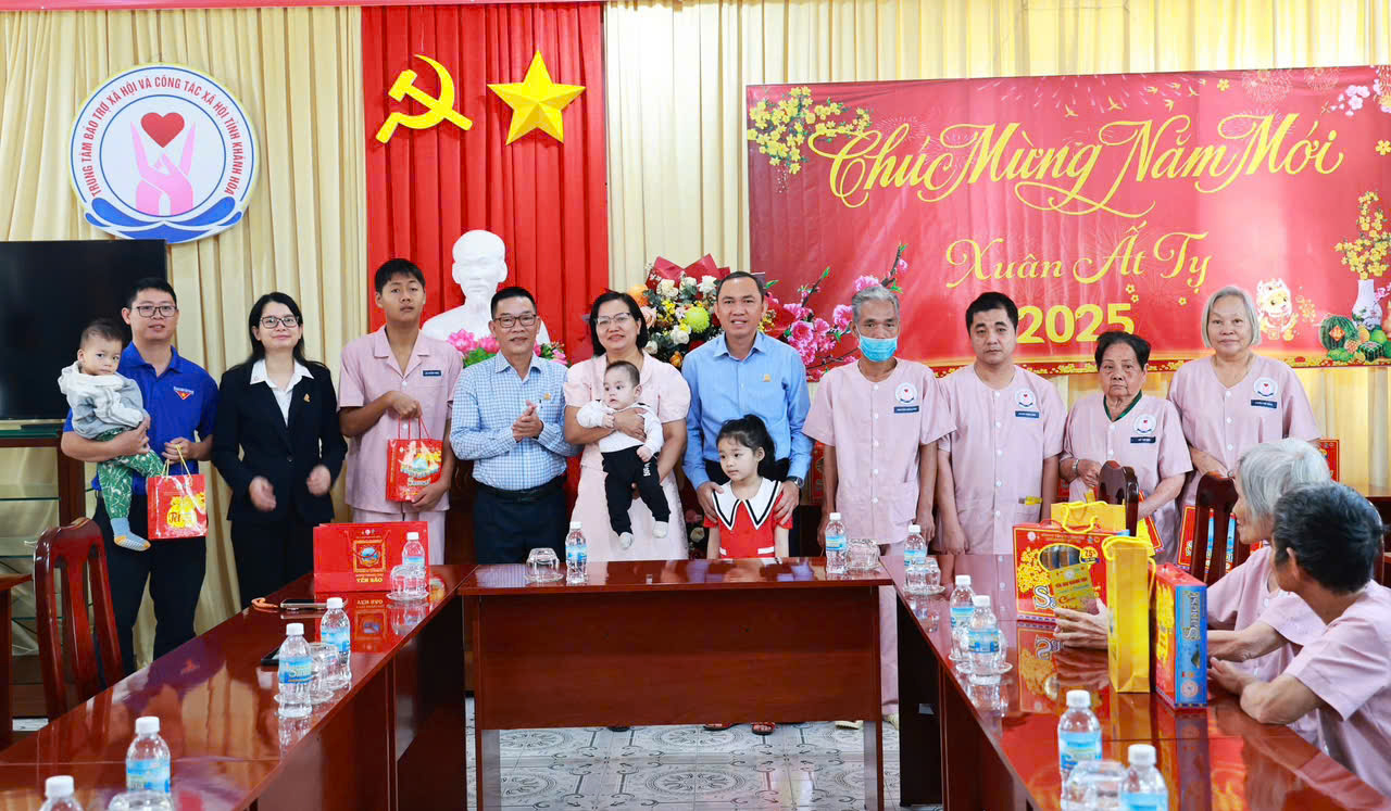 C&ocirc;ng ty Yến s&agrave;o Kh&aacute;nh H&ograve;a mang Tết đến c&aacute;c đối tượng ch&iacute;nh s&aacute;ch v&agrave; người ngh&egrave;o- Ảnh 3.