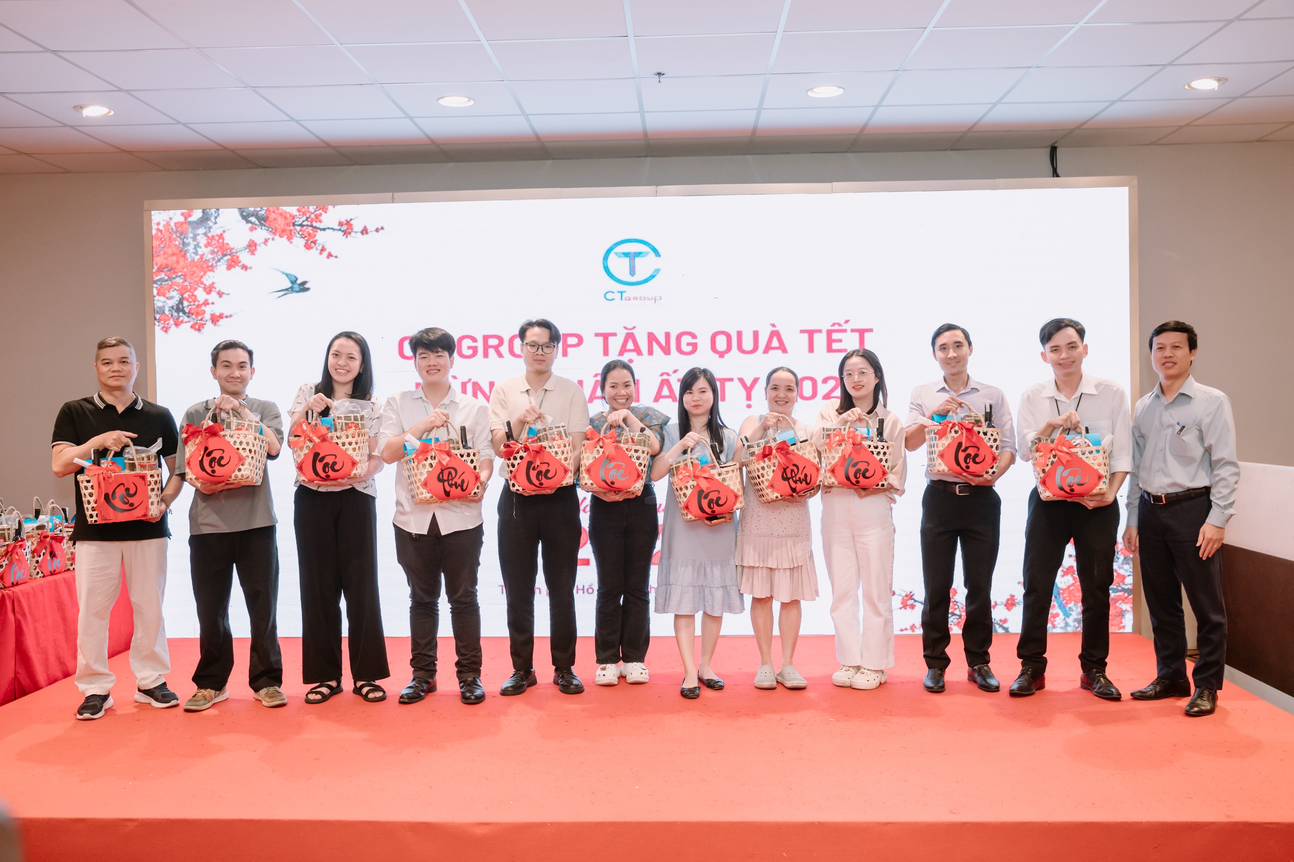Chuyện đẹp cuối năm ở một tập đoàn- Ảnh 3. Chuyện đẹp cuối năm ở một tập đoàn- Ảnh 3.