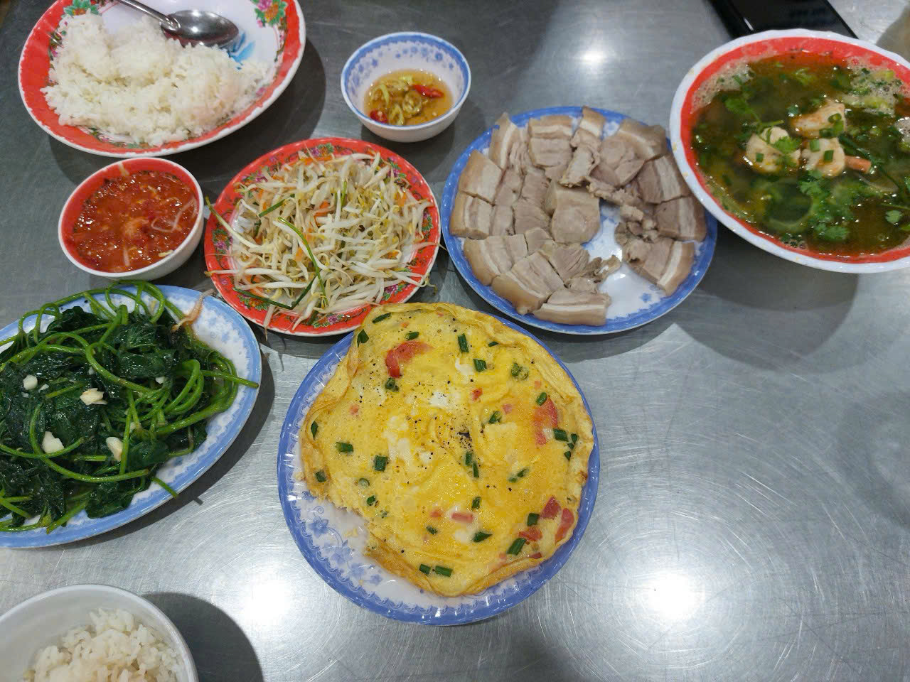 V&eacute;n m&agrave;n "b&iacute; k&iacute;p" thơm ngon m&oacute;n Huế- Ảnh 2.