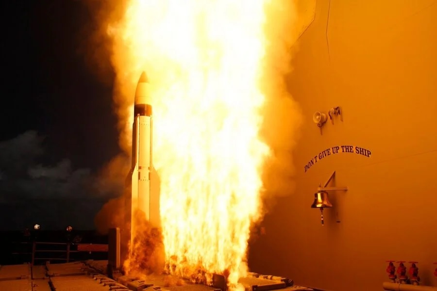 SM-3 được phóng từ tàu tuần dương mang tên lửa dẫn đường USS Lake Erie (CG-70) trong một lần thử nghiệm. Ảnh: Hải quân Mỹ