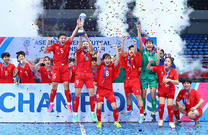 Tuổi 37 lang thang c&ugrave;ng futsal của Trần Thị Th&ugrave;y Trang- Ảnh 5.