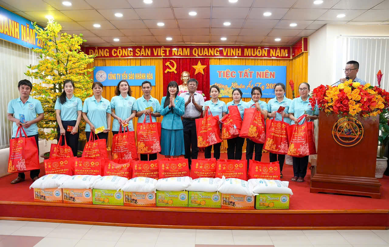 C&ocirc;ng ty Yến s&agrave;o Kh&aacute;nh H&ograve;a mang Tết đến c&aacute;c đối tượng ch&iacute;nh s&aacute;ch v&agrave; người ngh&egrave;o- Ảnh 10.