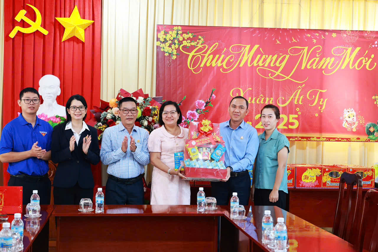 C&ocirc;ng ty Yến s&agrave;o Kh&aacute;nh H&ograve;a mang Tết đến c&aacute;c đối tượng ch&iacute;nh s&aacute;ch v&agrave; người ngh&egrave;o- Ảnh 5.