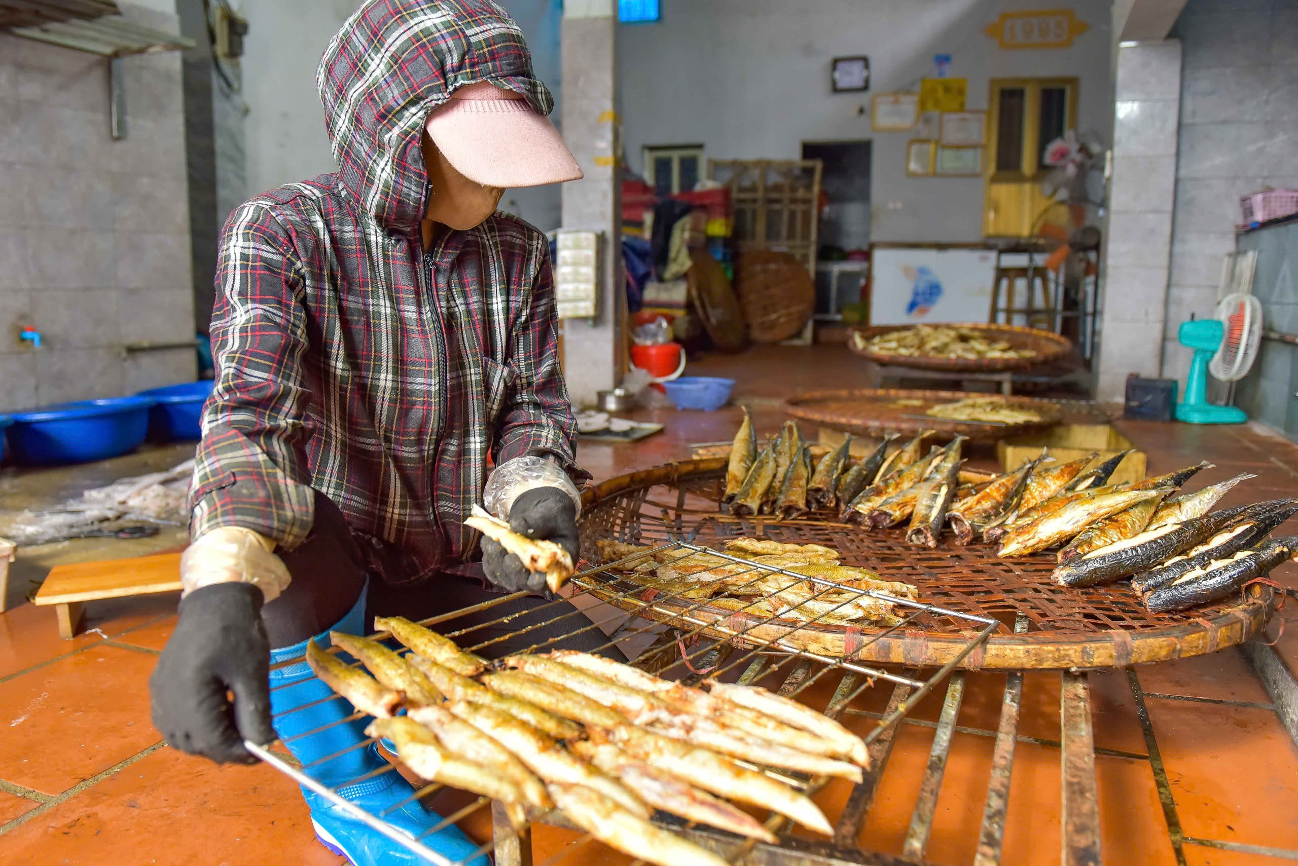 Cá nướng, món "quà quê" hút khách ngày Tết- Ảnh 4.