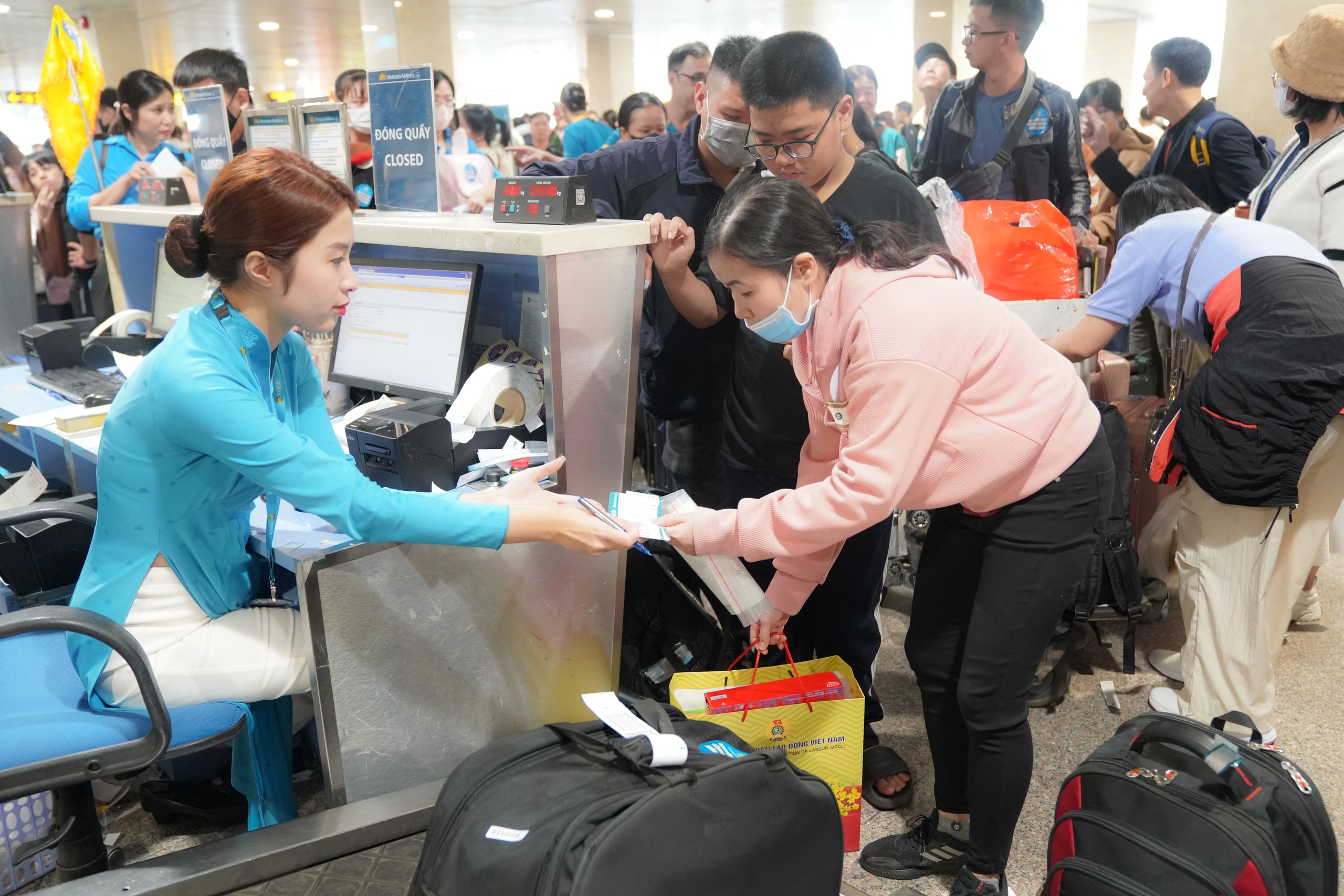 Tết về tr&ecirc;n những chuyến bay đặc biệt- Ảnh 7.