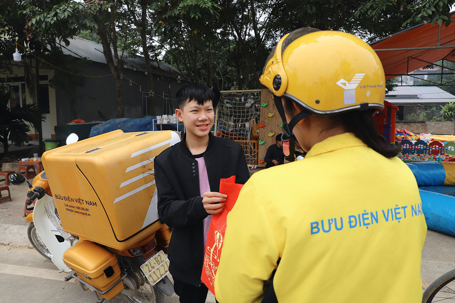 Bất ngờ với số đơn h&agrave;ng giao mỗi ng&agrave;y trong ng&agrave;y cận Tết- Ảnh 1.