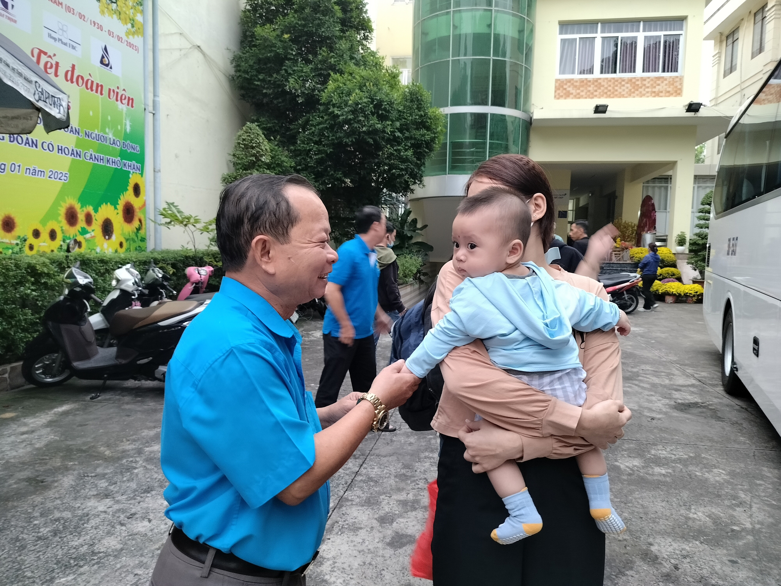 Niềm vui tr&ecirc;n những chuyến xe 0 đồng- Ảnh 6.