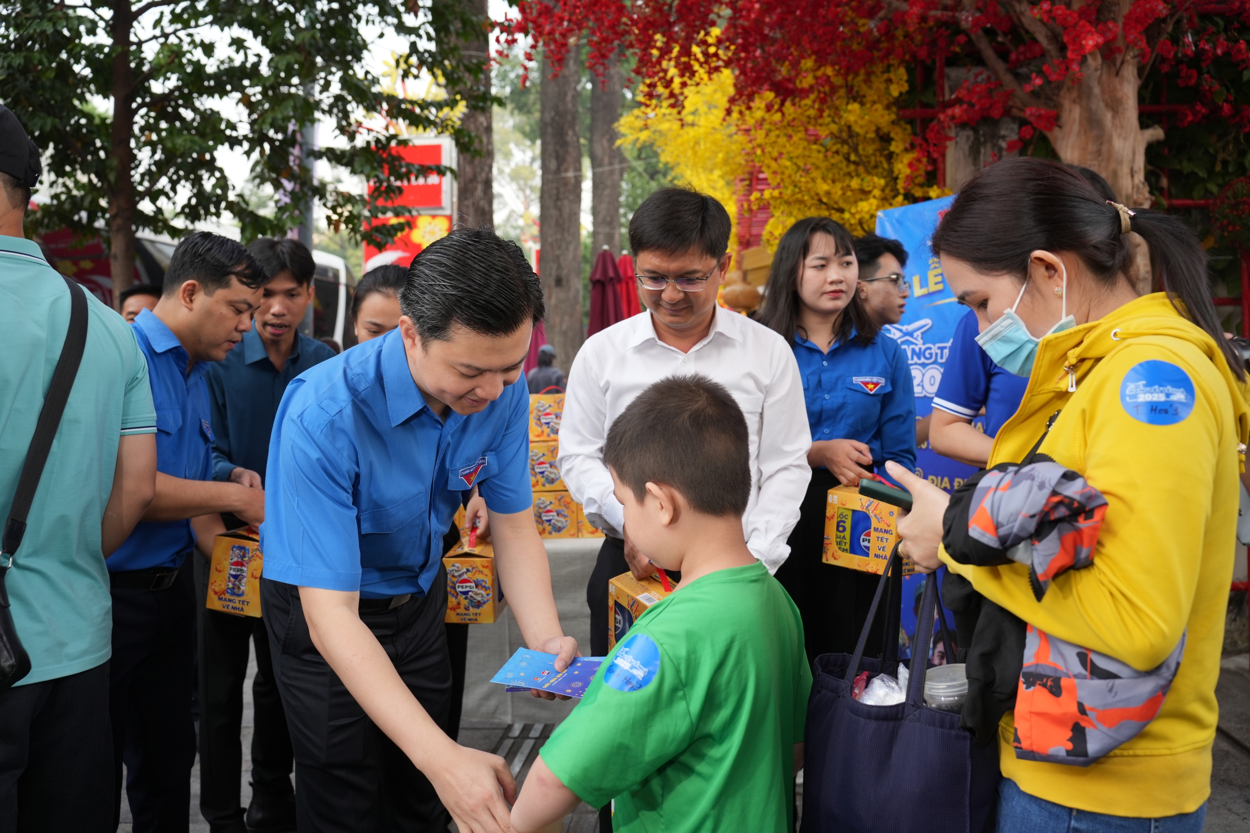 Mang Tết về nh&agrave;- Ảnh 3.