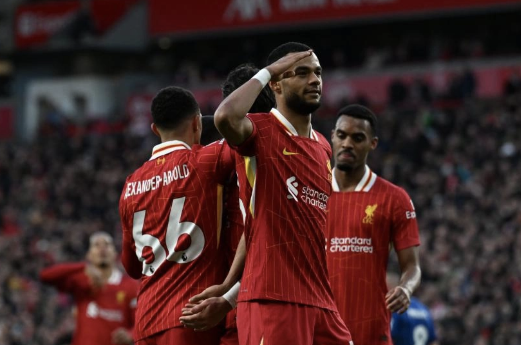 Liverpool v&agrave; Arsenal b&aacute;m đuổi kịch t&iacute;nh, vững ng&ocirc;i đầu Ngoại hạng- Ảnh 5.