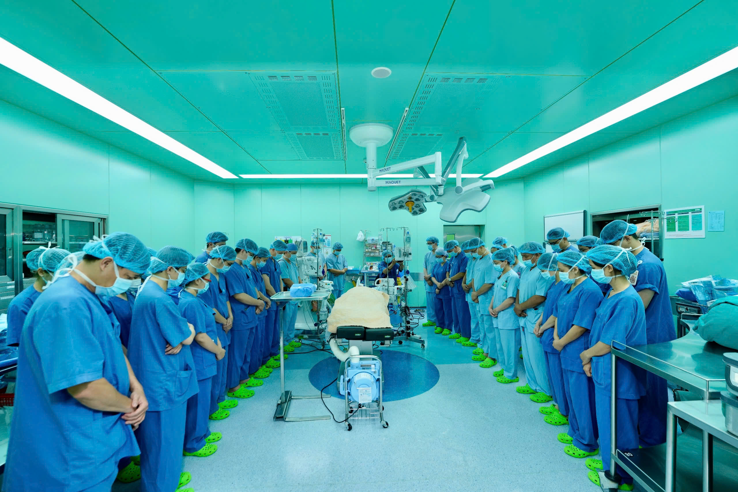Cuối năm, hơn 200 y - b&aacute;c sĩ xuy&ecirc;n đ&ecirc;m gh&eacute;p tạng hồi sinh 4 cuộc đời- Ảnh 1.