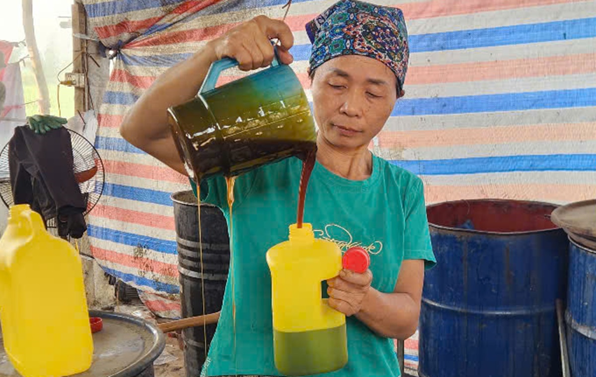 Kiếm bộn tiền từ nghề nấu mật m&iacute;a phục vụ Tết- Ảnh 9.
