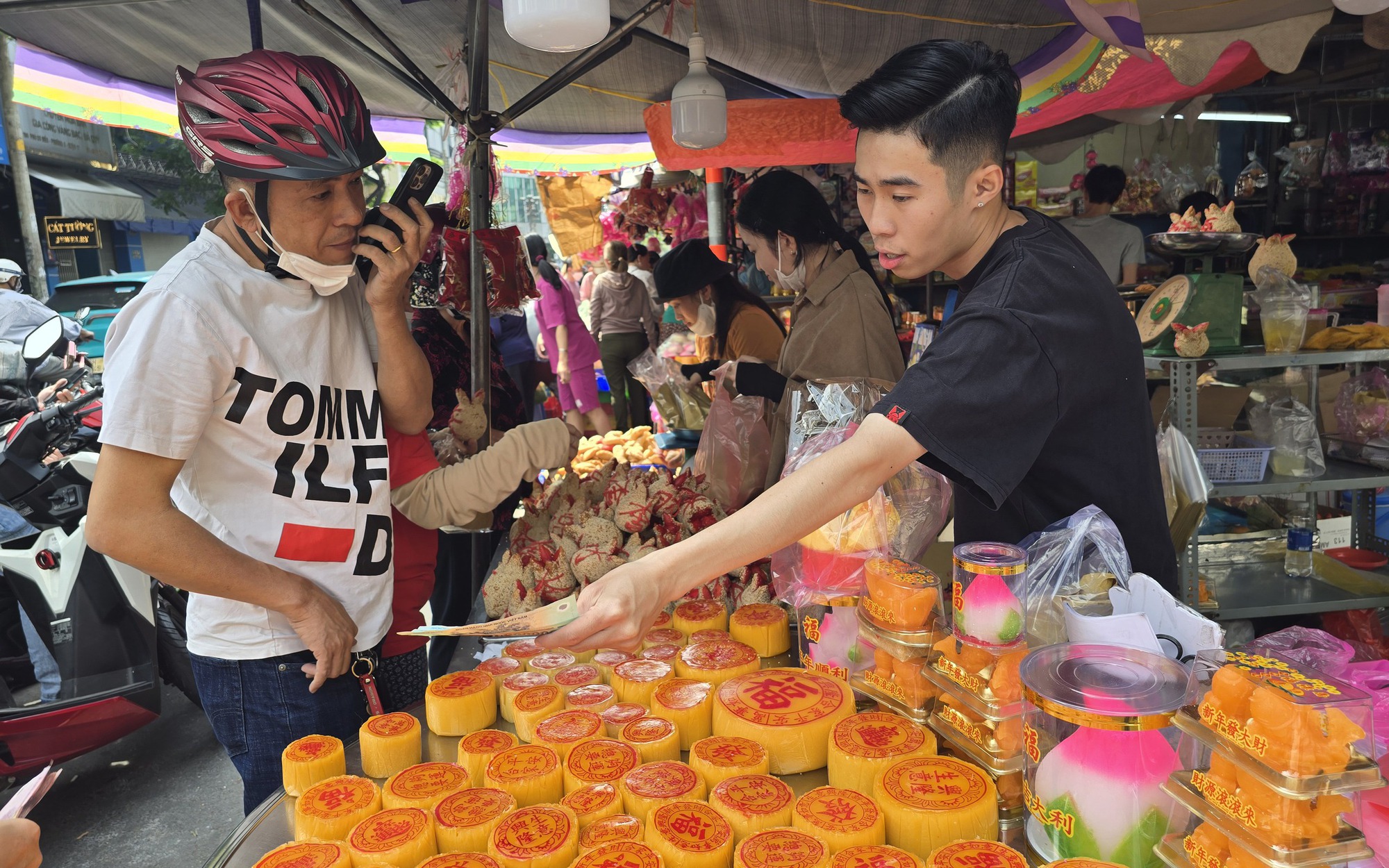 Nghề l&agrave;m b&aacute;nh tổ của người Hoa, mỗi năm chỉ s&aacute;ng đ&egrave;n một lần