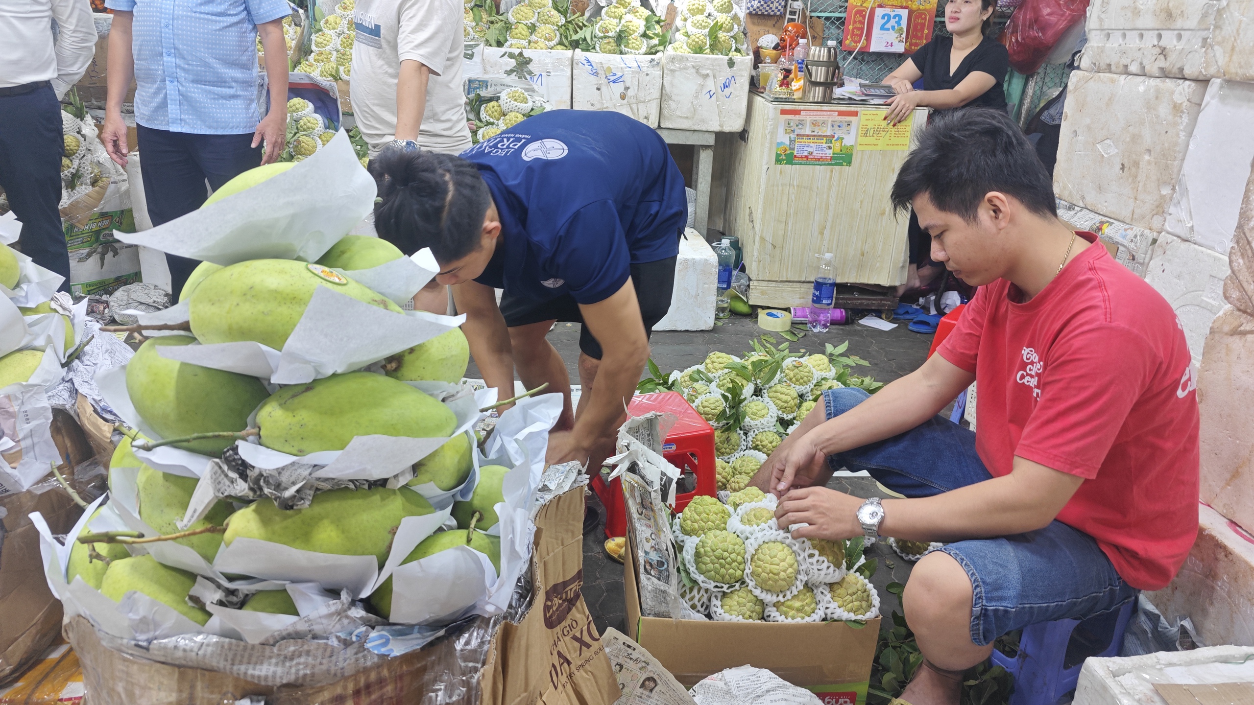 Chợ 28 th&aacute;ng Chạp, loại tr&aacute;i c&acirc;y n&agrave;o tăng gi&aacute; tại chợ đầu mối?- Ảnh 1.