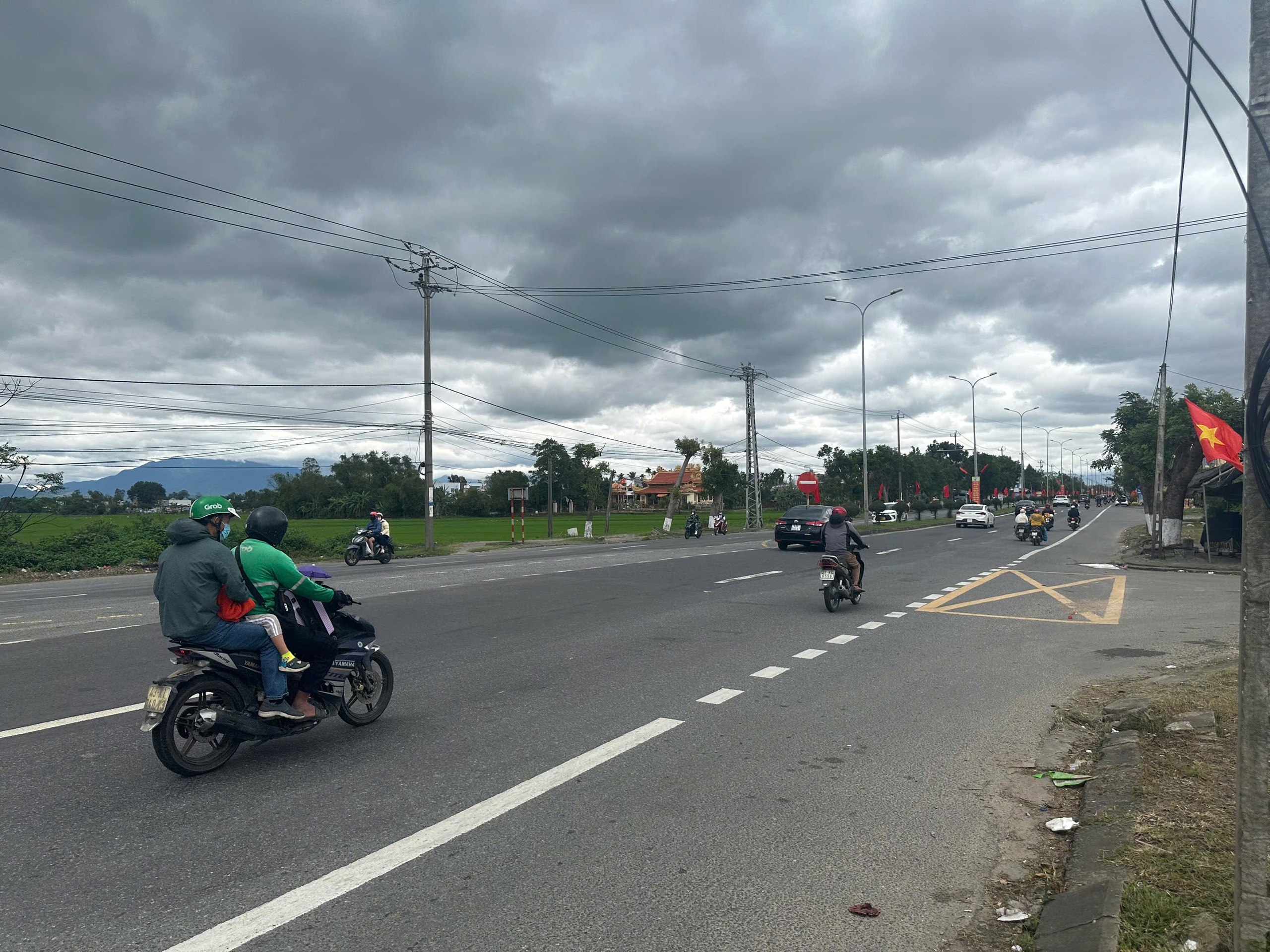 Quốc lộ 1 qua Đ&agrave; Nẵng &ugrave;n tắc cục bộ- Ảnh 7.