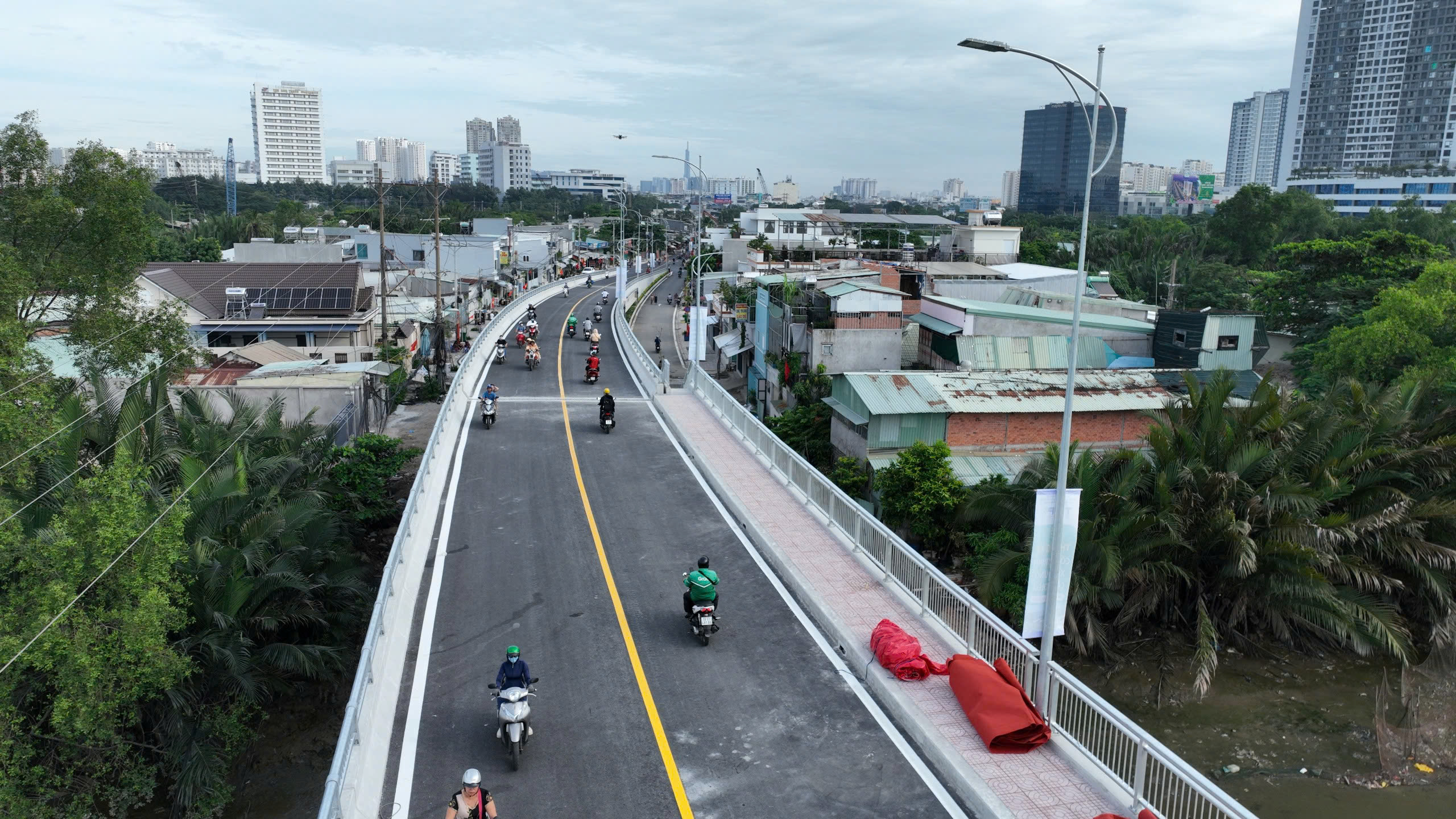 Những c&acirc;y cầu nối nhịp bờ vui- Ảnh 1.