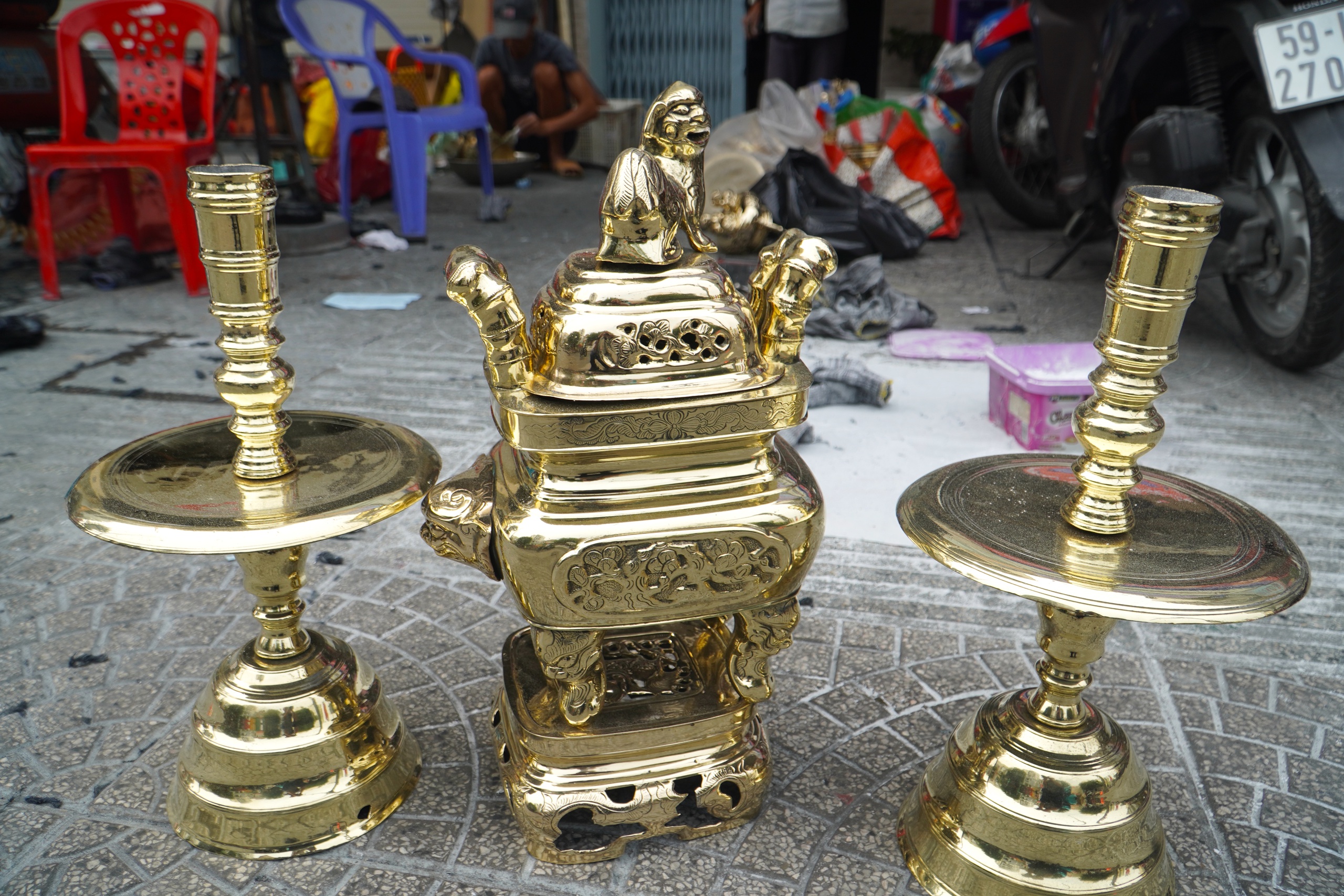 Nghề đ&aacute;nh b&oacute;ng lư đồng "l&ecirc;n ng&ocirc;i" dịp Tết- Ảnh 11.