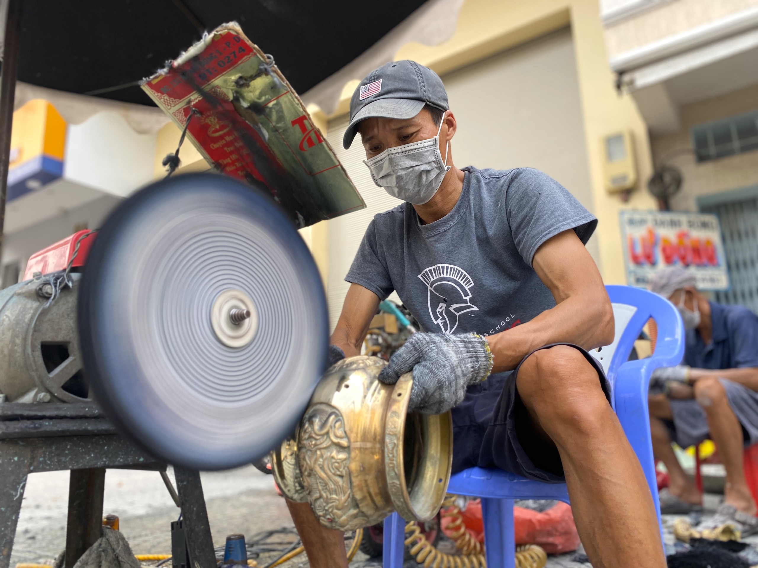 Nghề đ&aacute;nh b&oacute;ng lư đồng "l&ecirc;n ng&ocirc;i" dịp Tết- Ảnh 13.