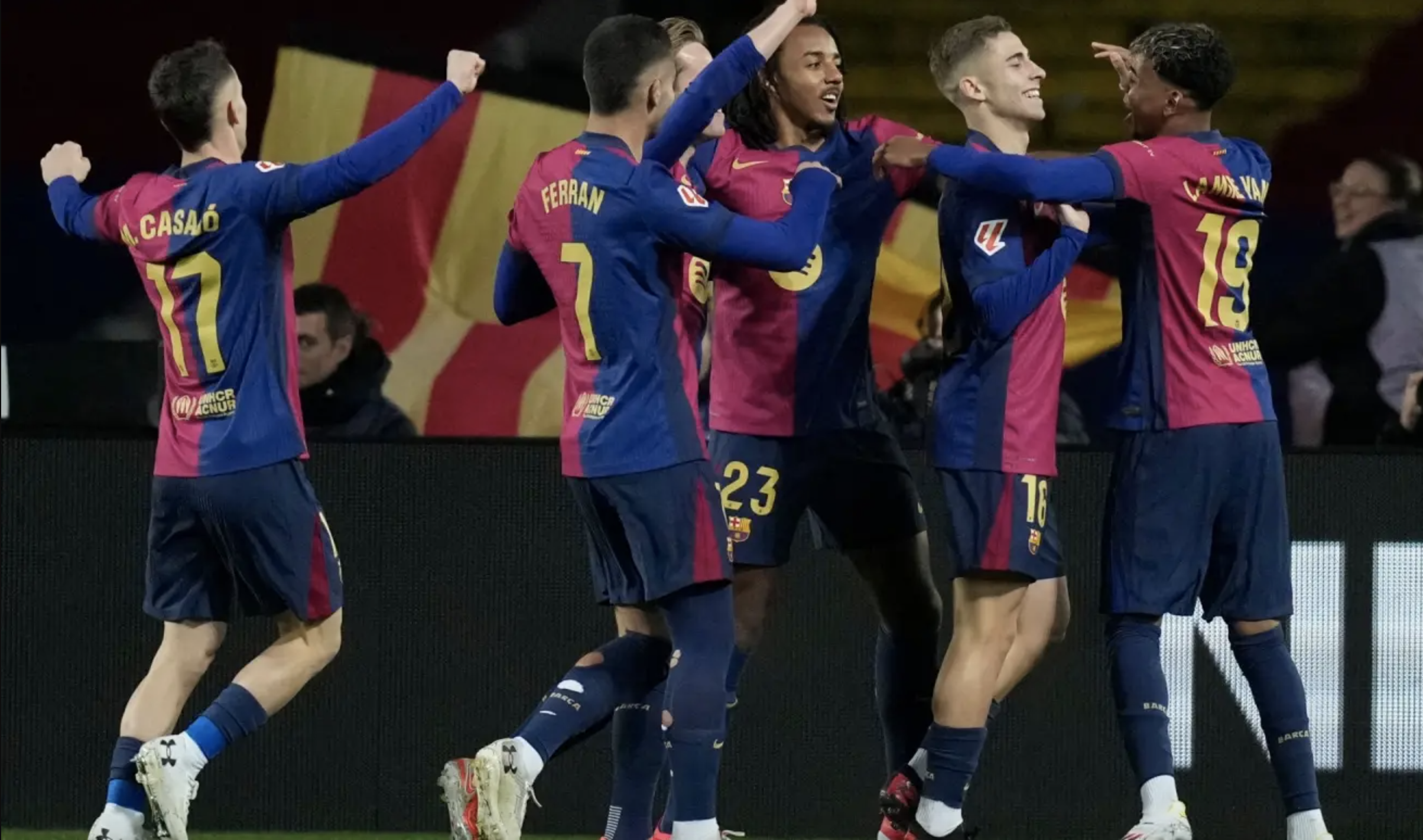 Barcelona mở đại tiệc 8 bàn, trở lại đường đua La Liga- Ảnh 4.