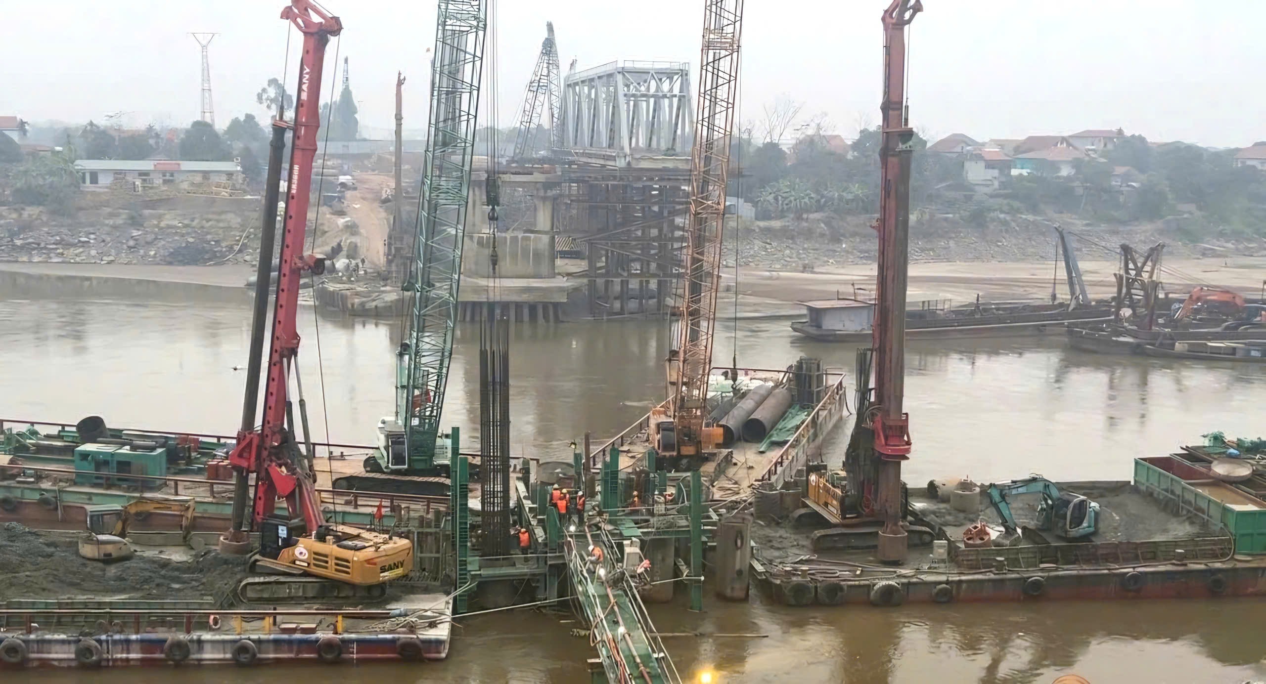 C&ocirc;ng nh&acirc;n l&agrave;m việc xuy&ecirc;n Tết- Ảnh 6.