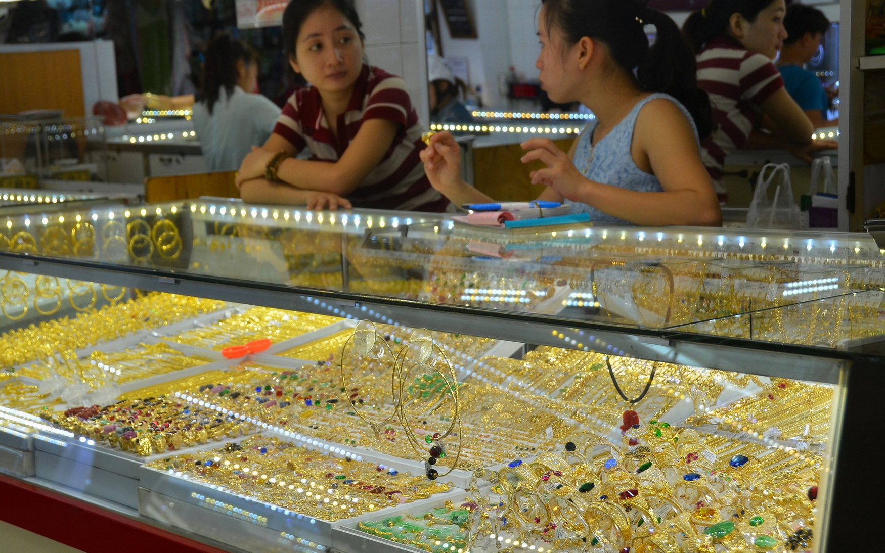 Giá vàng hôm nay, 28-1: Đột ngột quay đầu giảm mạnh