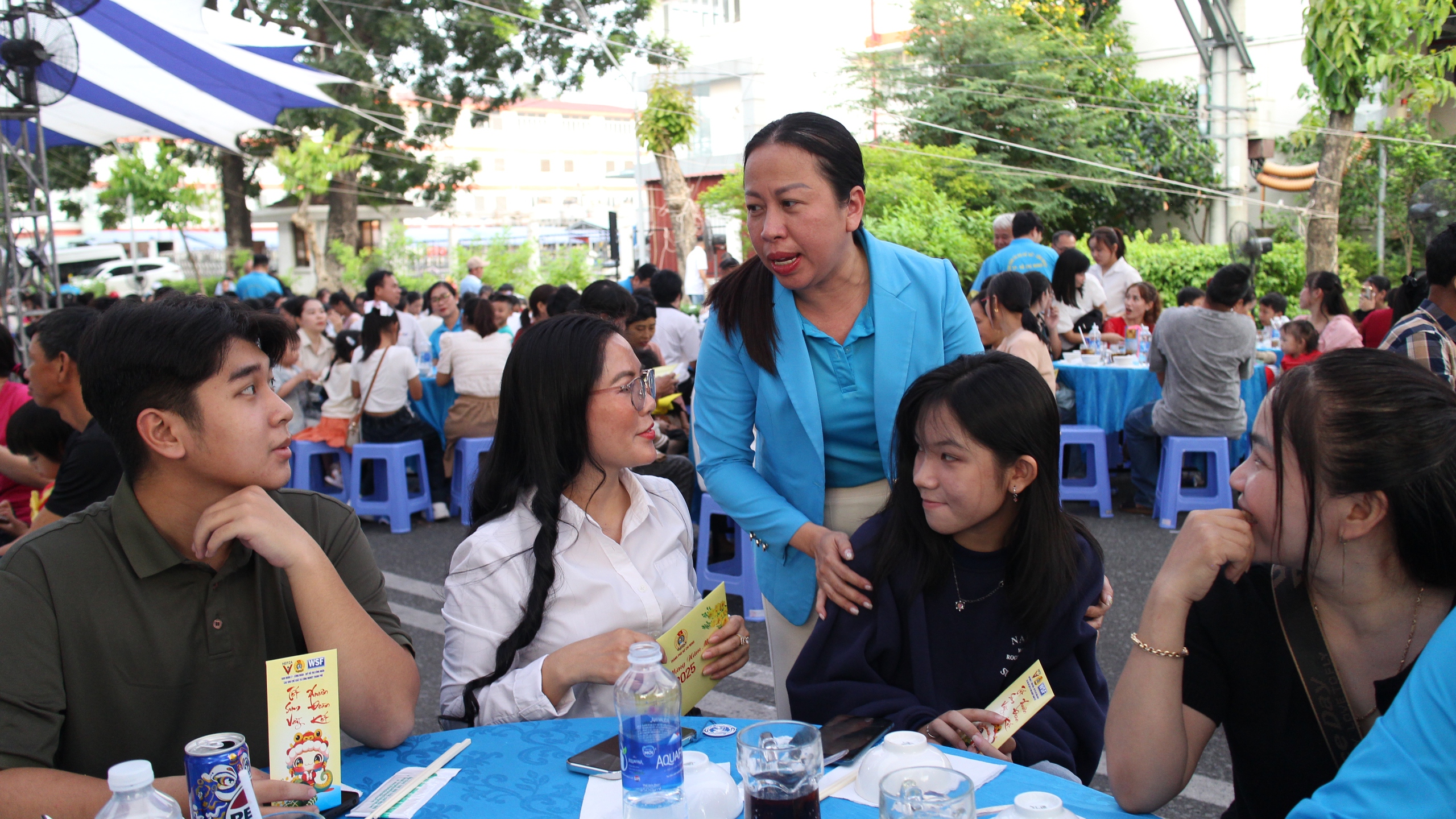 Tết xa quê vẫn ấm áp
- Ảnh 6.