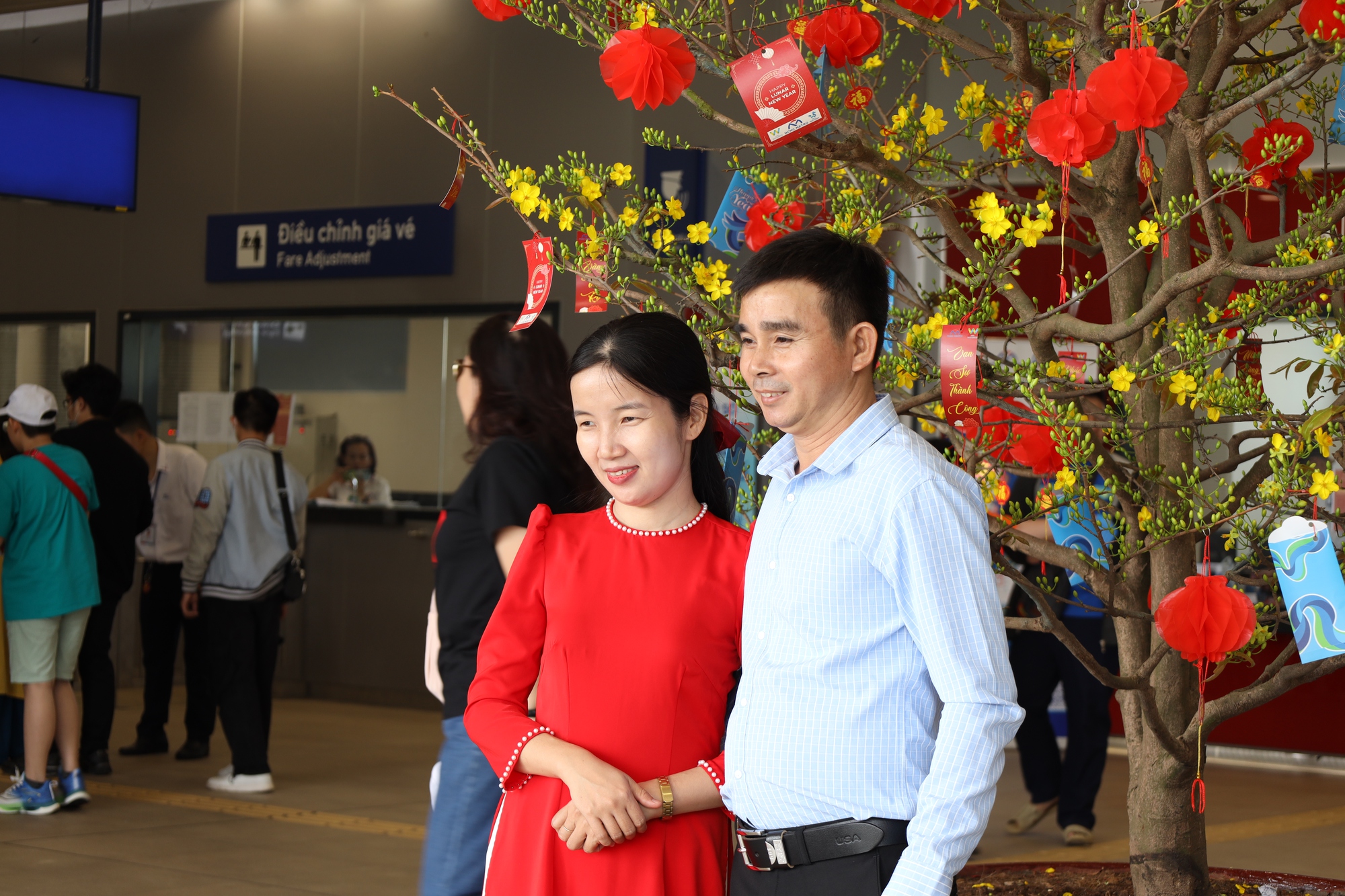 Nhộn nhịp kh&ocirc;ng kh&iacute; Tết tại ga metro số 1 Bến Th&agrave;nh - Suối Ti&ecirc;n- Ảnh 8.