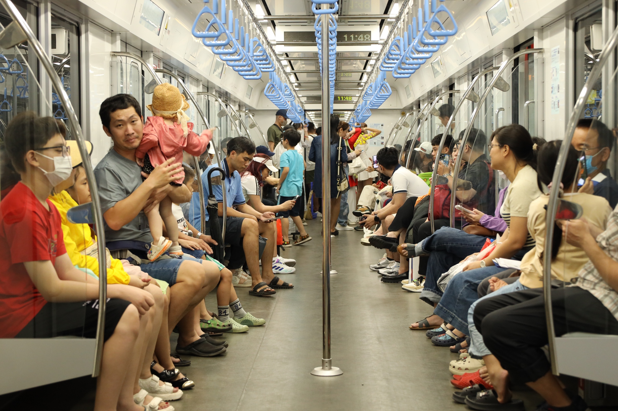 Nhộn nhịp kh&ocirc;ng kh&iacute; Tết tại ga metro số 1 Bến Th&agrave;nh - Suối Ti&ecirc;n- Ảnh 5.