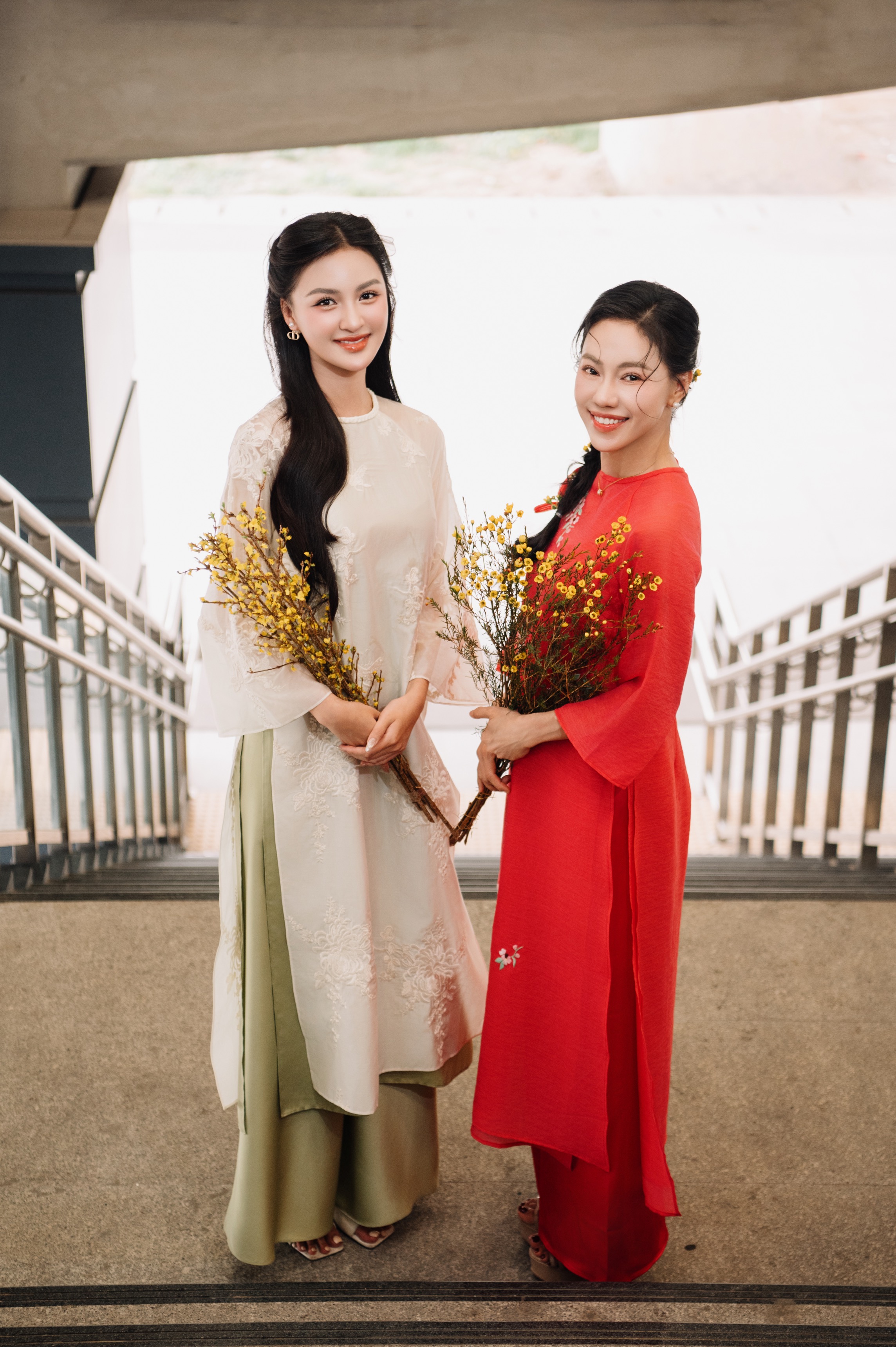 Dàn Hoa hậu Sen Vàng gợi ý chọn áo dài du xuân
- Ảnh 14.