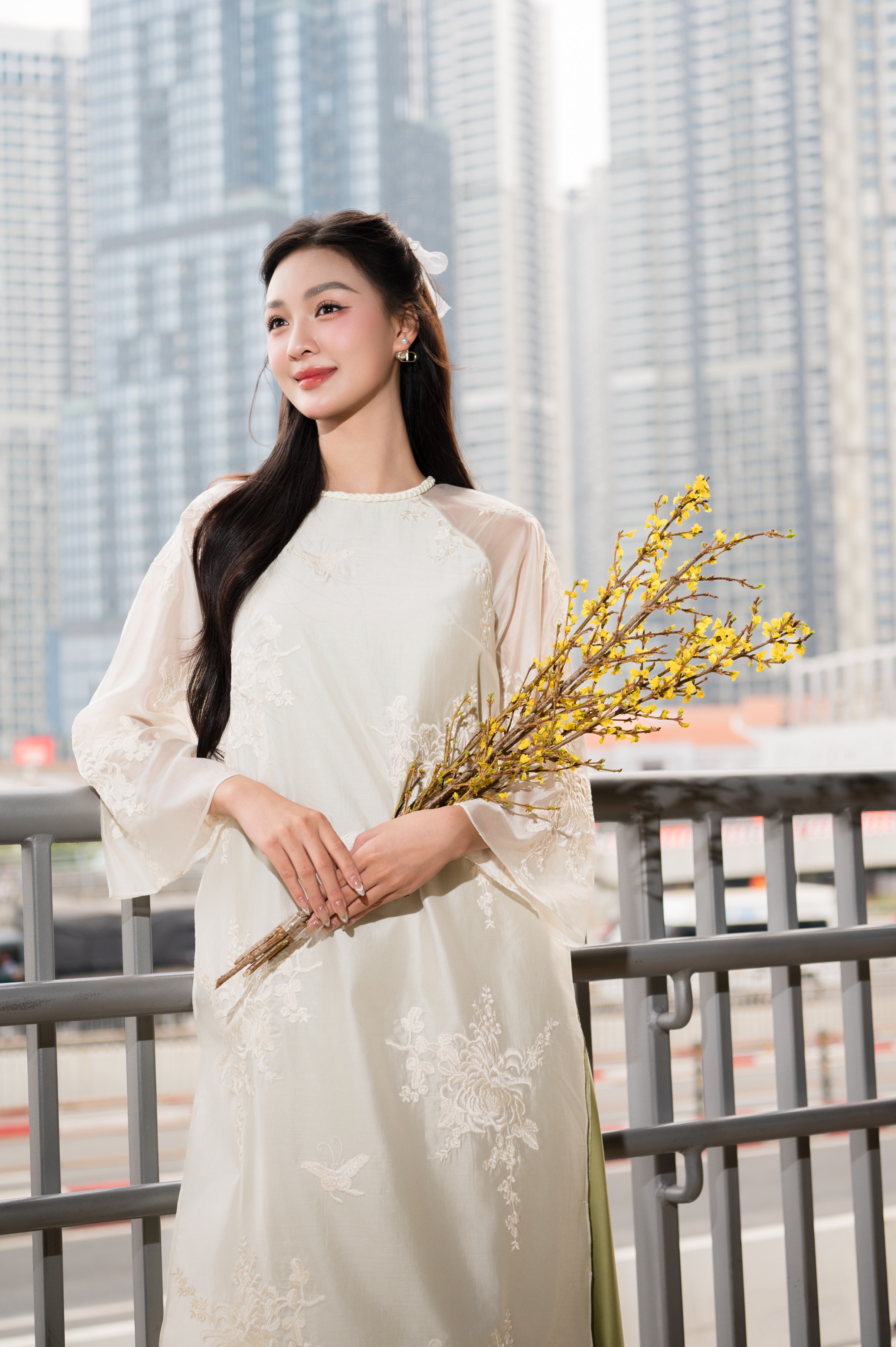 Dàn Hoa hậu Sen Vàng gợi ý chọn áo dài du xuân
- Ảnh 10.