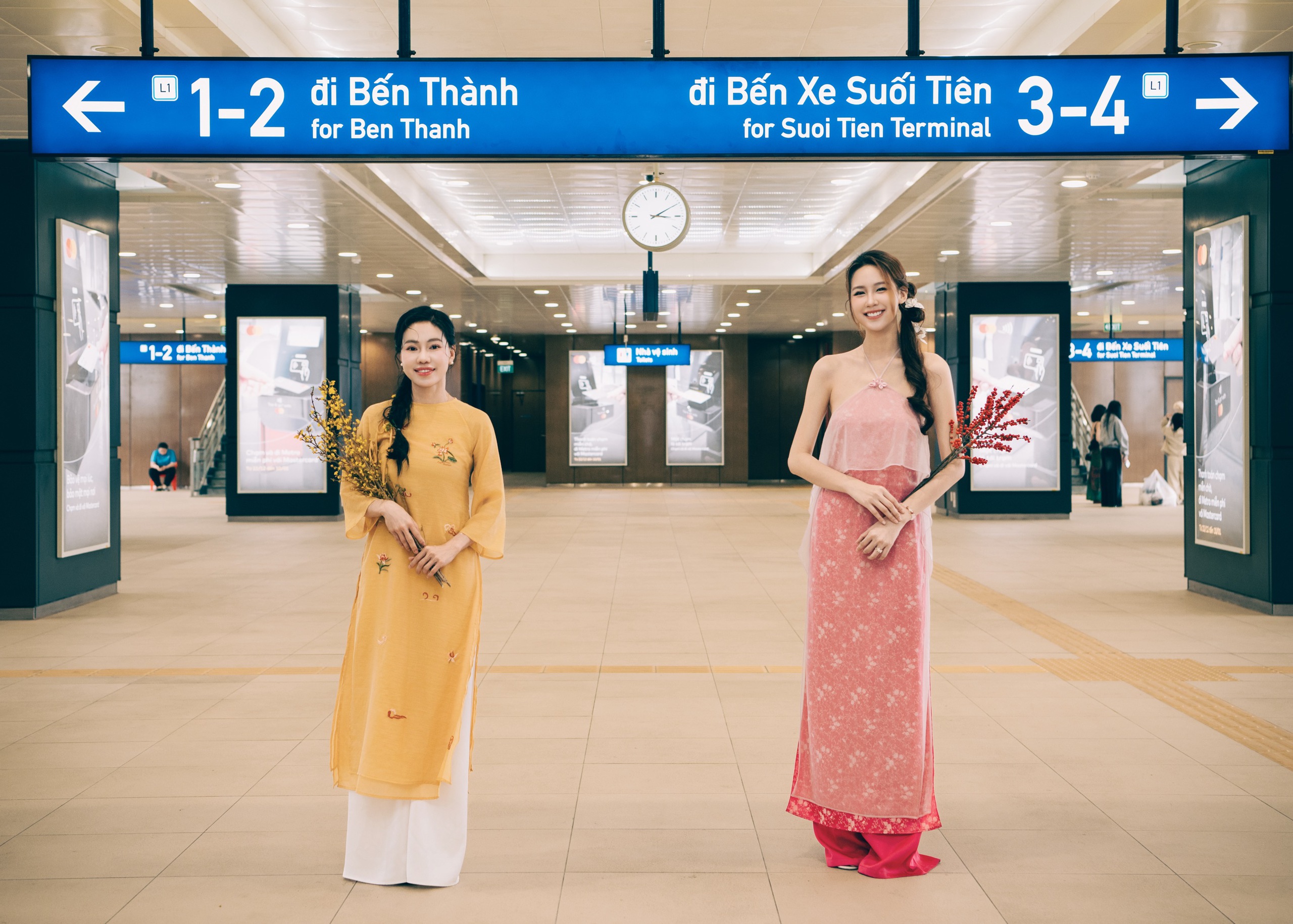 Dàn Hoa hậu Sen Vàng gợi ý chọn áo dài du xuân
- Ảnh 1.