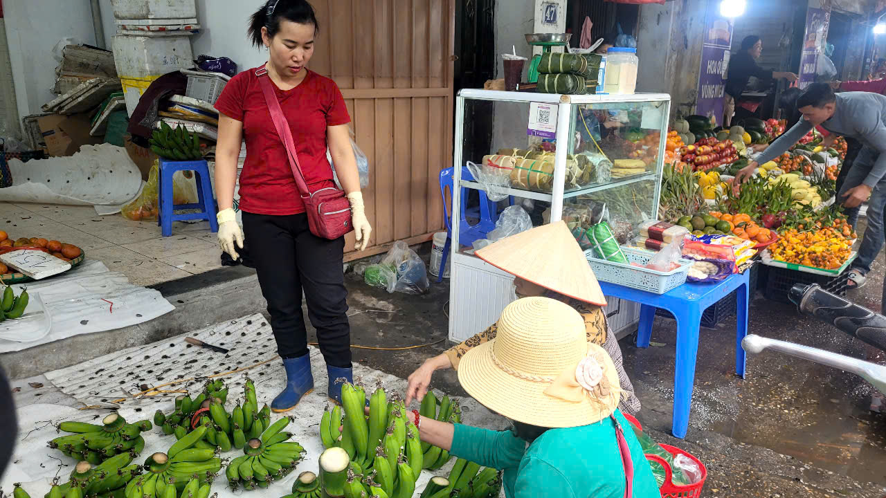 Giá chuối xanh đắt đỏ xuất hiện trong báo cáo thị trường Tết của Bộ Công Thương
- Ảnh 3.