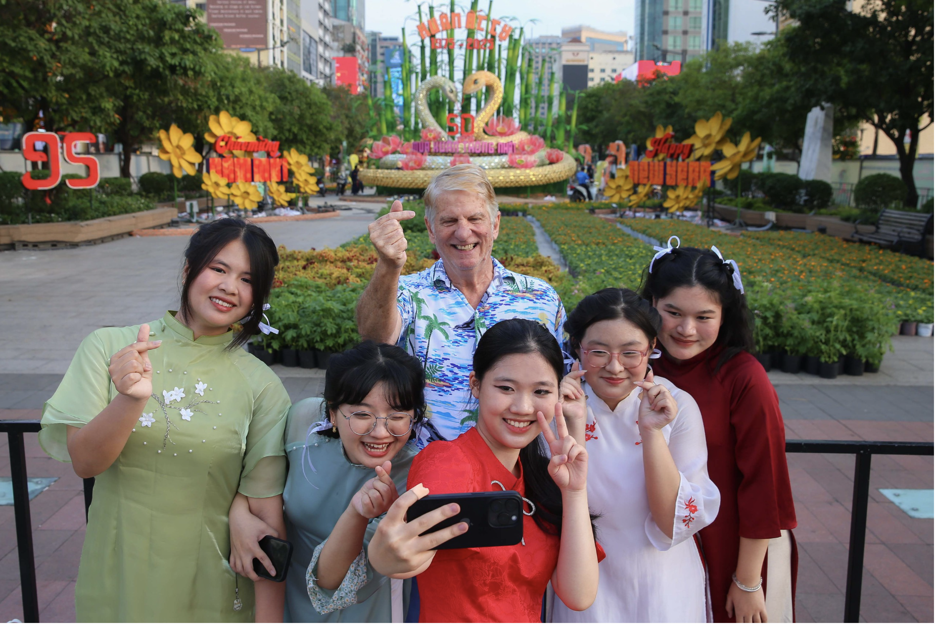 Tết kh&ocirc;ng về qu&ecirc;, ở TP HCM du xu&acirc;n những nơi n&agrave;o?- Ảnh 1.
