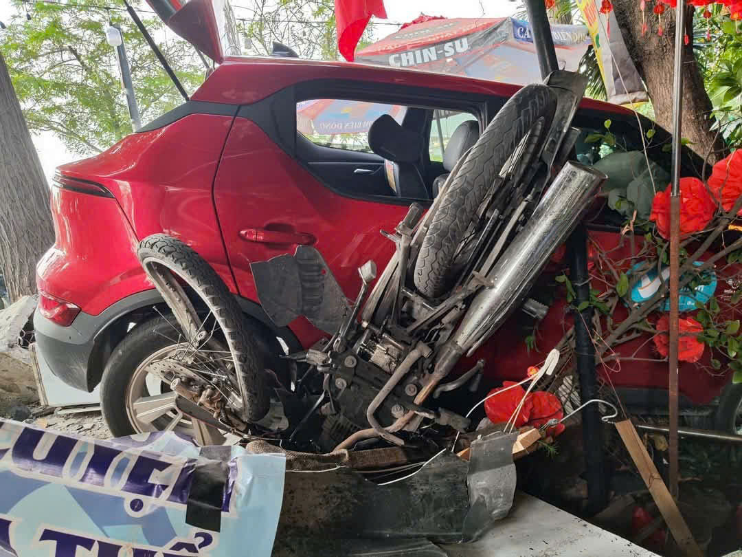 TP HCM: &Ocirc; t&ocirc; lao v&agrave;o qu&aacute;n c&agrave; ph&ecirc; đ&ocirc;ng người s&aacute;ng 29 Tết- Ảnh 2.