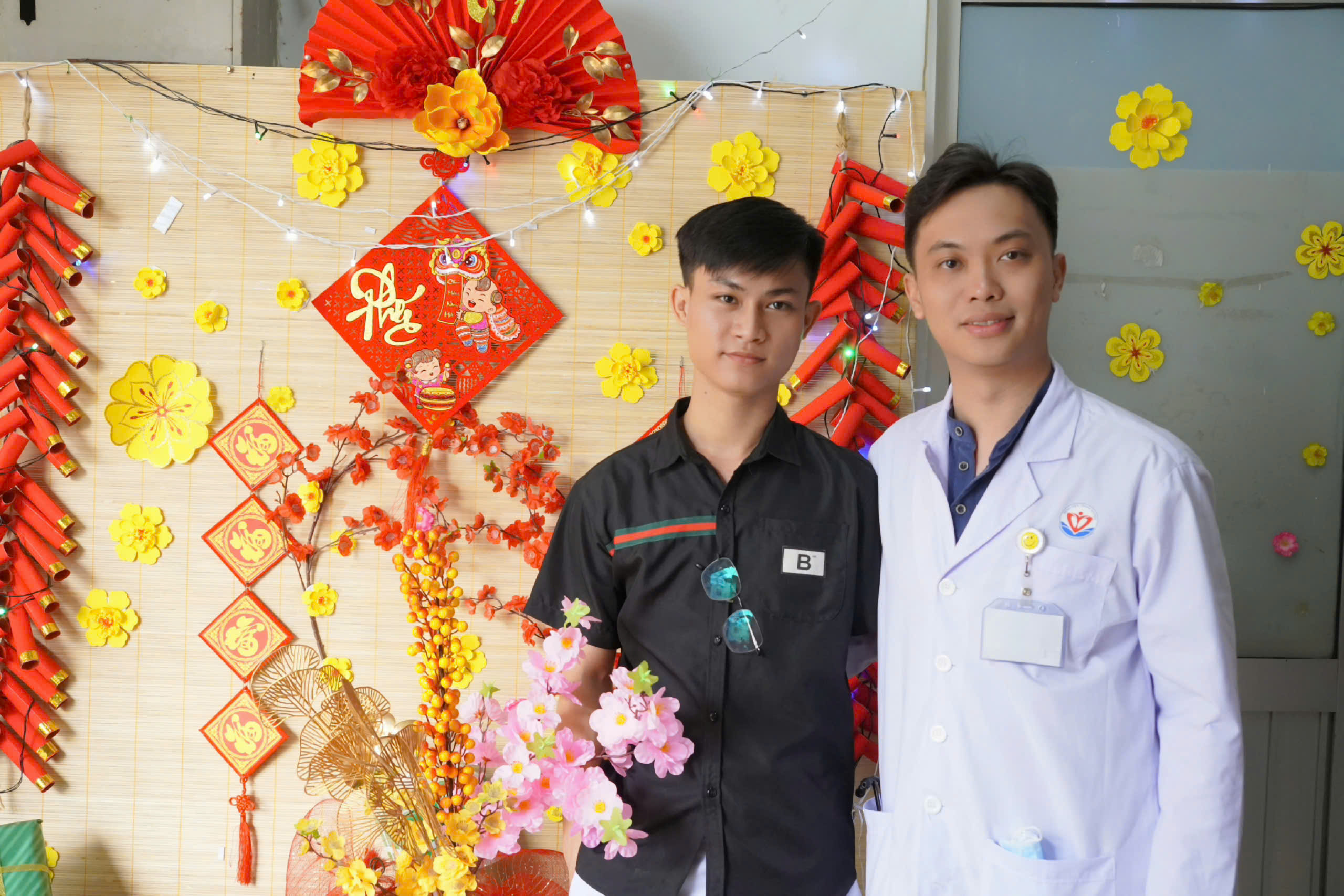 Blouse trắng đ&oacute;n Tết v&agrave; những c&acirc;u chuyện ấm &aacute;p- Ảnh 4.