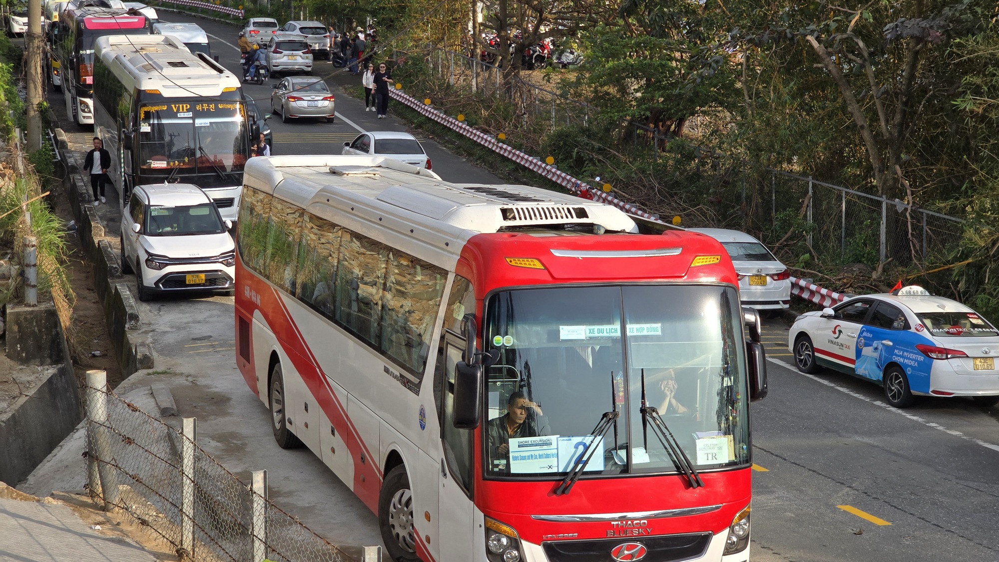 Đ&agrave; Nẵng: Ch&ugrave;a Linh Ứng qu&aacute; tải trong ng&agrave;y đầu năm mới- Ảnh 3.