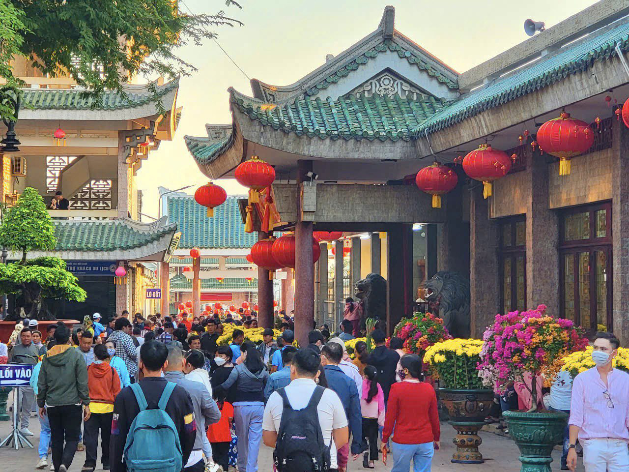 M&ugrave;ng 1 Tết, &ldquo;biển người&rdquo; đổ về một khu du lịch ở Ch&acirc;u Đốc- Ảnh 9.