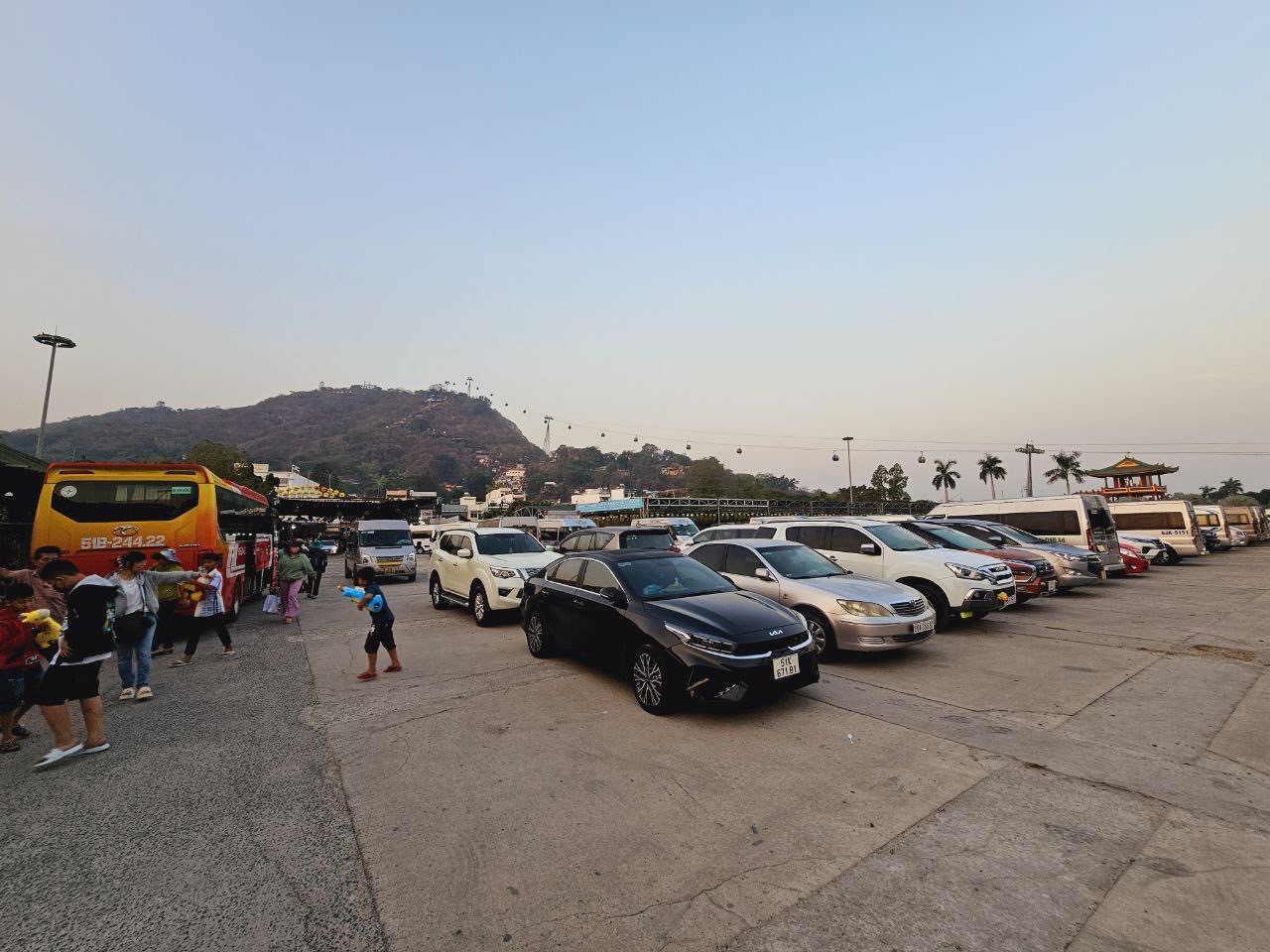 M&ugrave;ng 1 Tết, &ldquo;biển người&rdquo; đổ về một khu du lịch ở Ch&acirc;u Đốc- Ảnh 10.