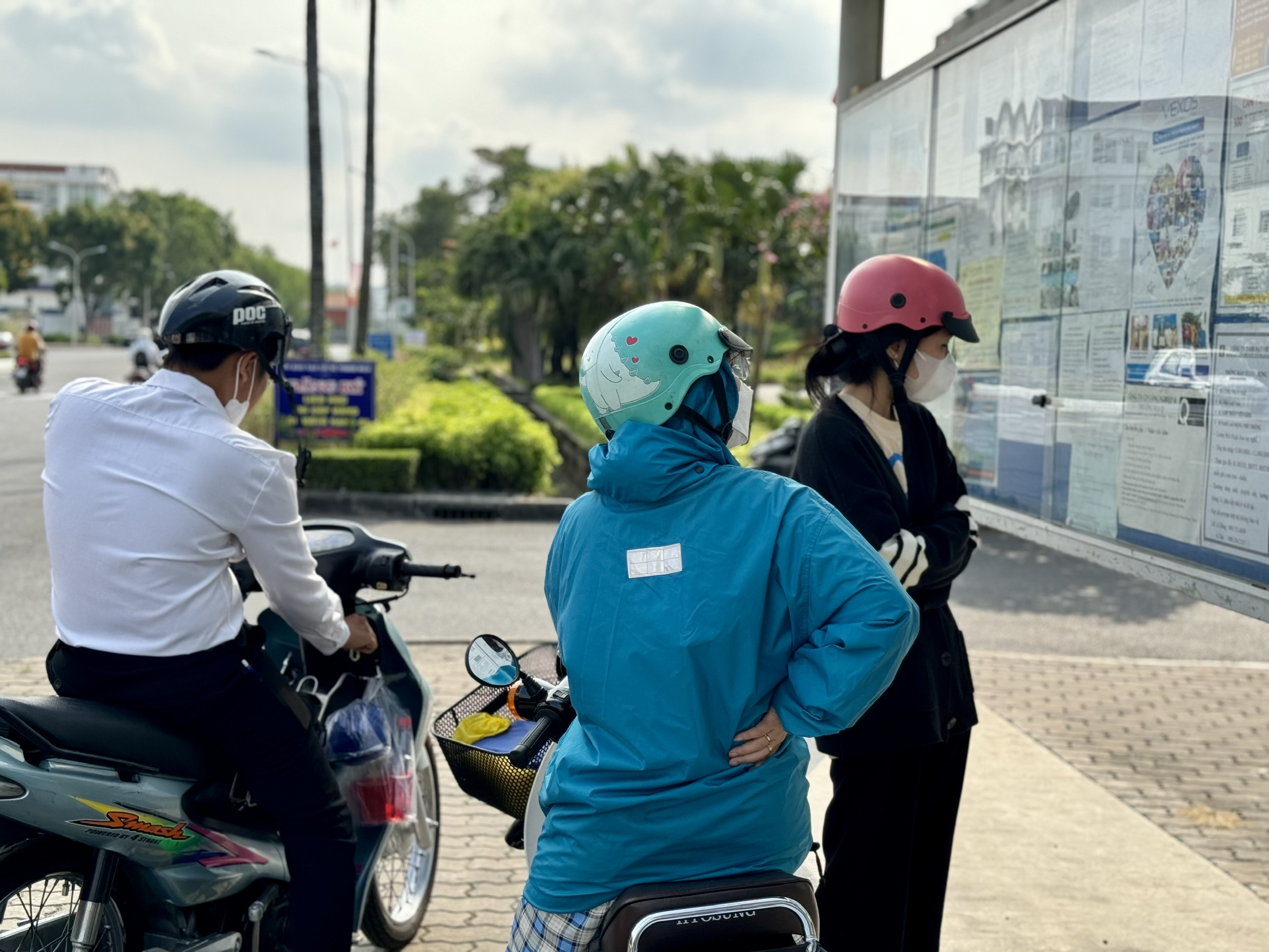 Thị trường lao động TP HCM năm 2025: Những ng&agrave;nh nghề "kh&aacute;t" nh&acirc;n lực sau Tết- Ảnh 1.