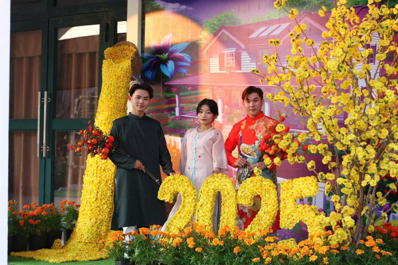 M&ugrave;ng 1 Tết, &ldquo;biển người&rdquo; đổ về một khu du lịch ở Ch&acirc;u Đốc- Ảnh 15.