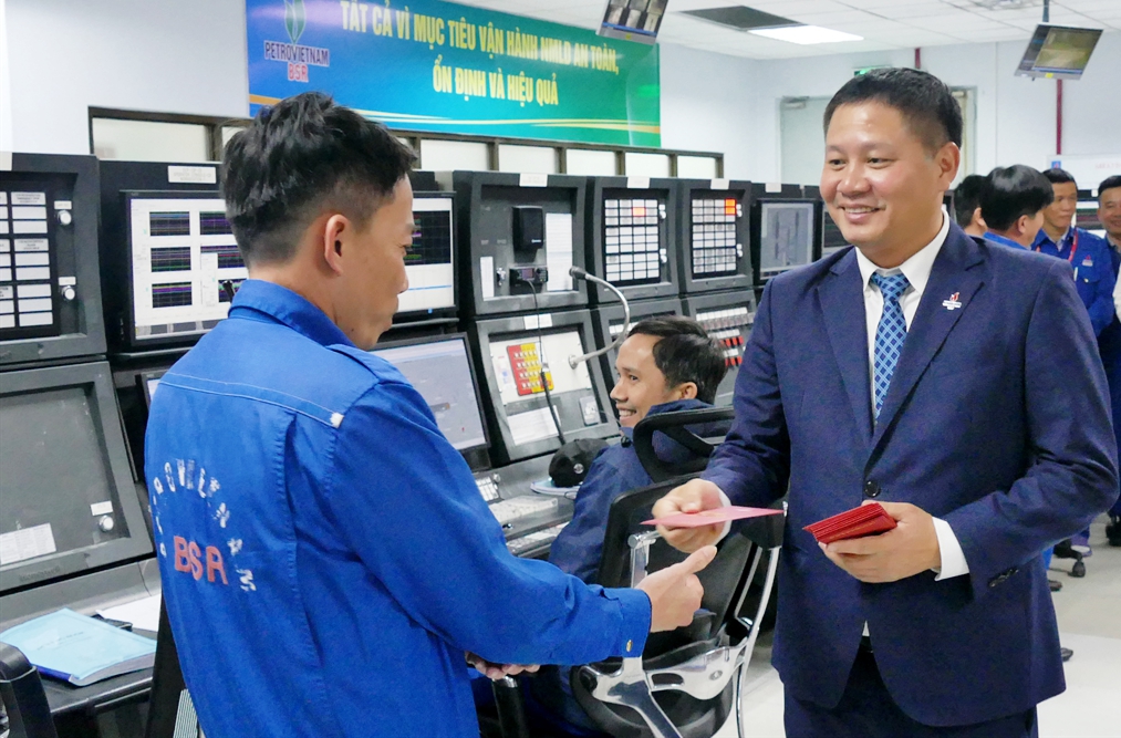 Hàng trăm người ở lại "giữ lửa" cho Nhà máy lọc dầu Dung Quất - Ảnh 4.