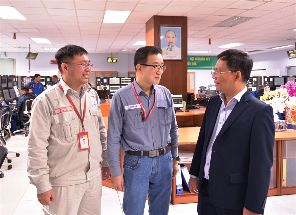 Hàng trăm người ở lại "giữ lửa" cho Nhà máy lọc dầu Dung Quất - Ảnh 3.