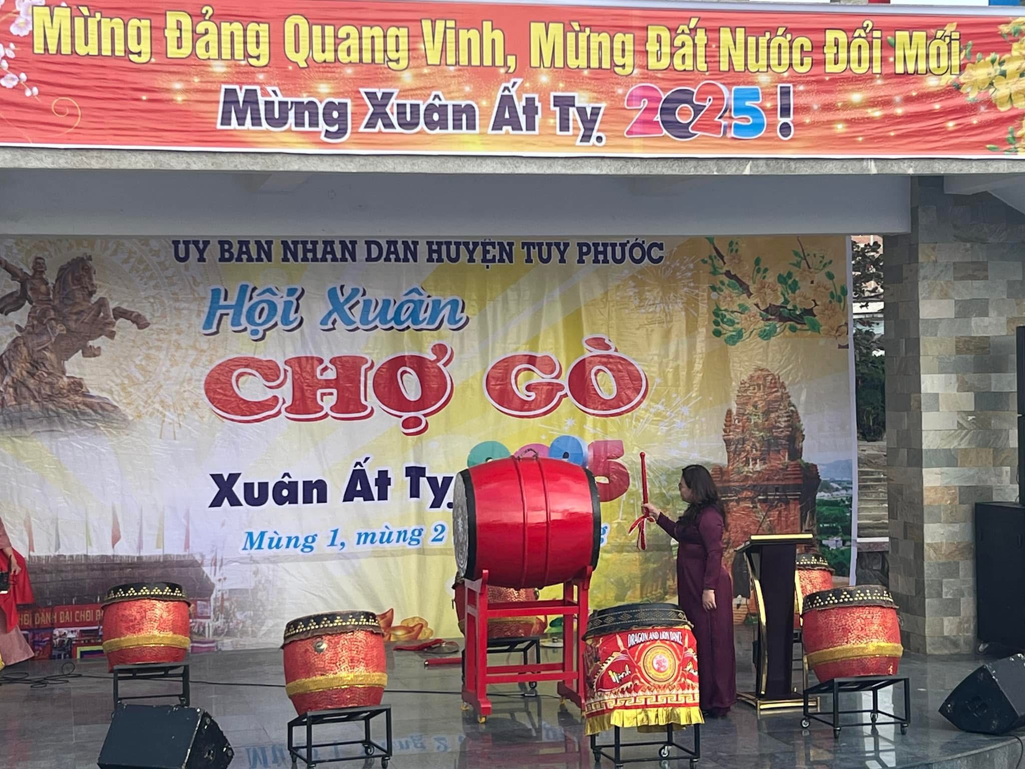 Phi&ecirc;n chợ kh&ocirc;ng n&oacute;i th&aacute;ch, trả gi&aacute;, mỗi năm chỉ mở v&agrave;o m&ugrave;ng 1 Tết- Ảnh 1.