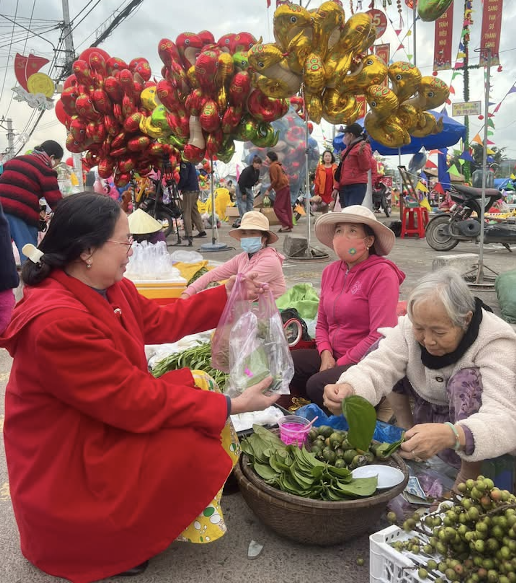 Phi&ecirc;n chợ kh&ocirc;ng n&oacute;i th&aacute;ch, trả gi&aacute;, mỗi năm chỉ mở v&agrave;o m&ugrave;ng 1 Tết- Ảnh 3.
