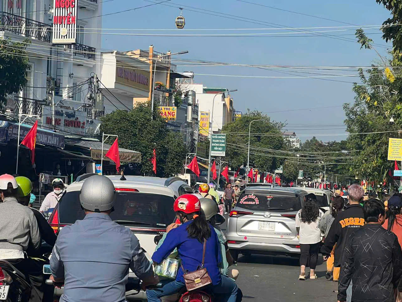 M&ugrave;ng 1 Tết, &ldquo;biển người&rdquo; đổ về một khu du lịch ở Ch&acirc;u Đốc- Ảnh 7.