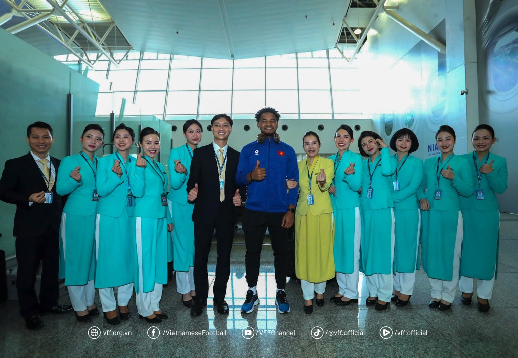 Nguyễn Xu&acirc;n Son th&agrave;nh t&acirc;m điểm sau trận thắng Th&aacute;i Lan- Ảnh 2.
