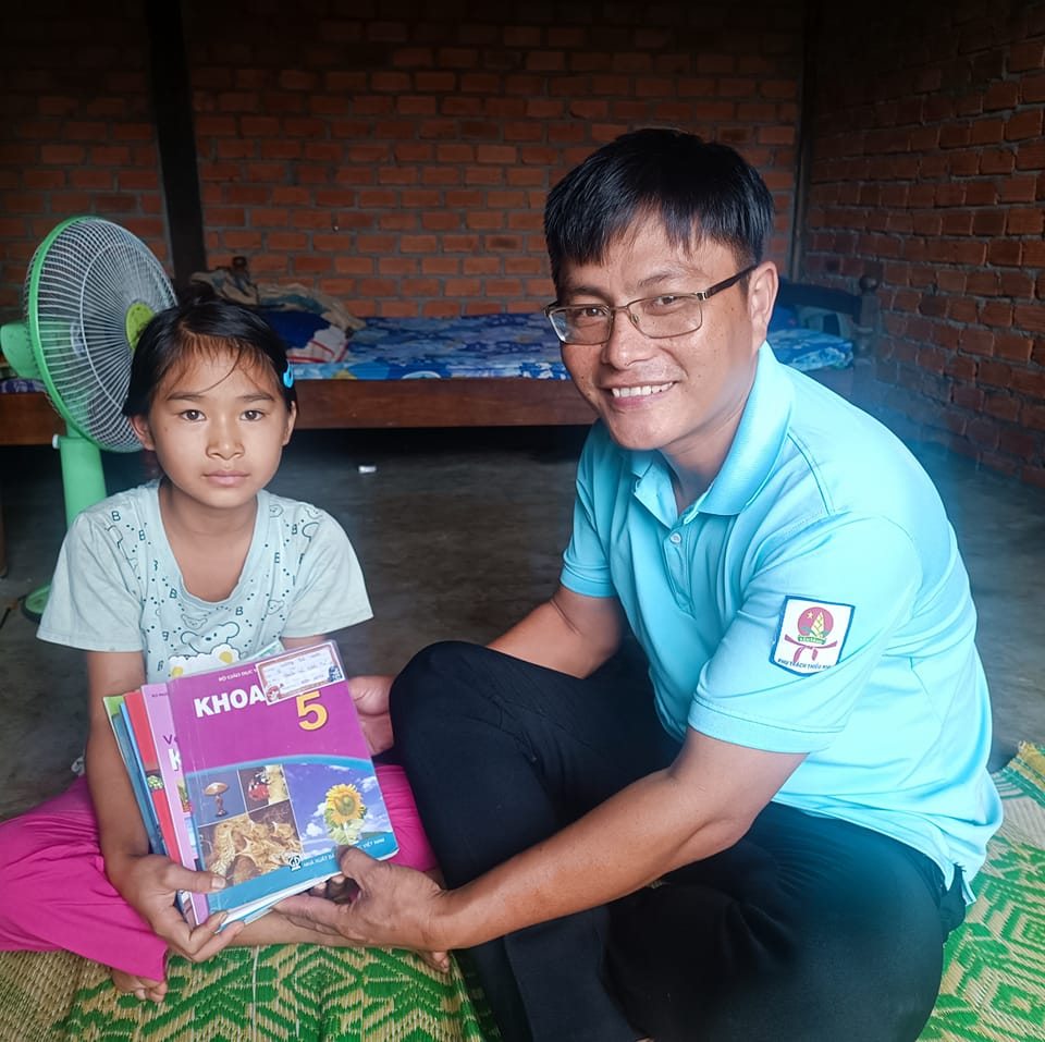 B&agrave;i dự thi cuộc thi viết "L&ograve;ng tốt quanh ta": Vợ chồng thầy gi&aacute;o hết l&ograve;ng v&igrave; học tr&ograve; ngh&egrave;o- Ảnh 3.