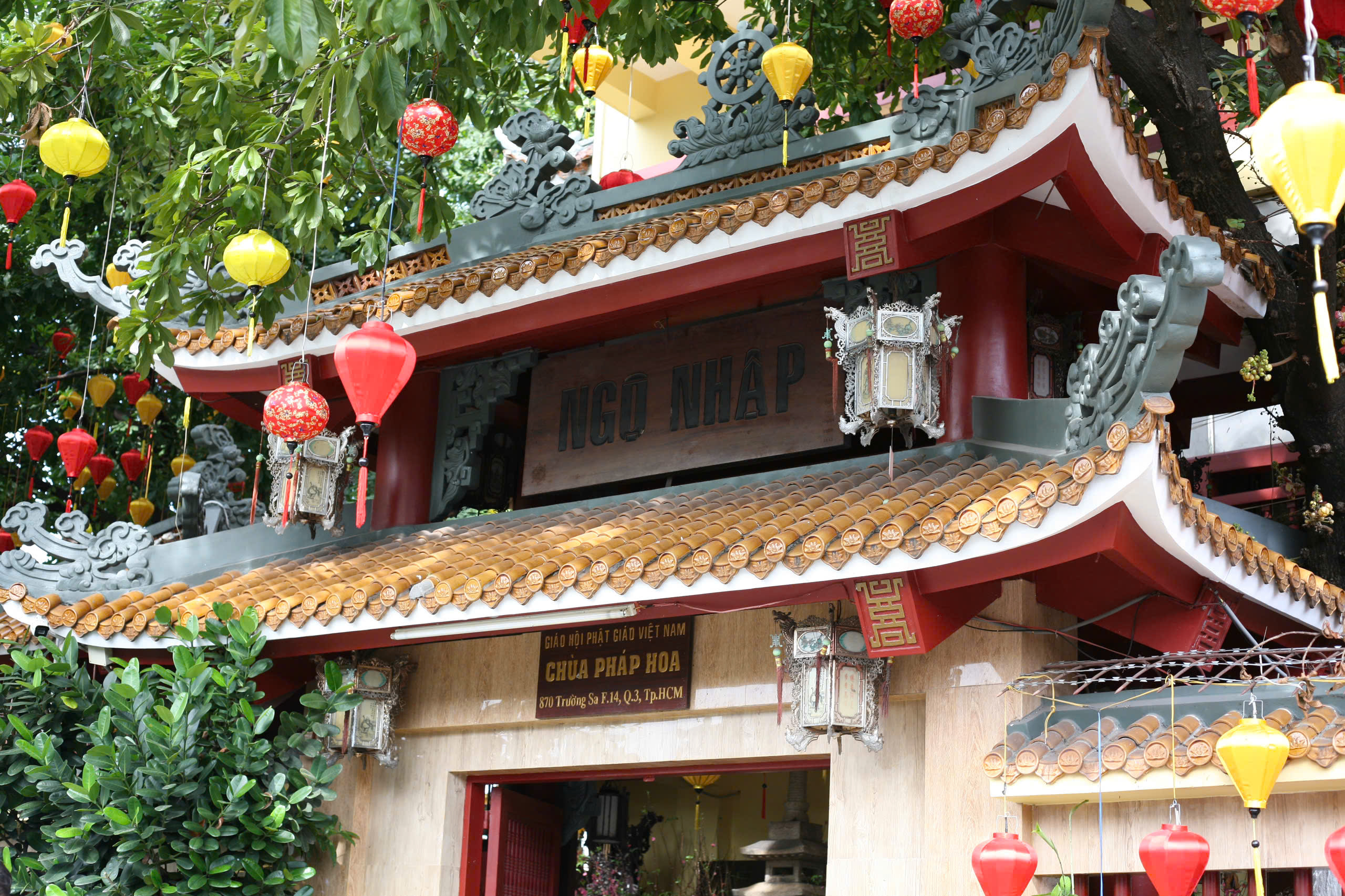 Người d&acirc;n du xu&acirc;n, đi lễ ở những ng&ocirc;i ch&ugrave;a nổi tiếng bậc nhất TP HCM- Ảnh 18.